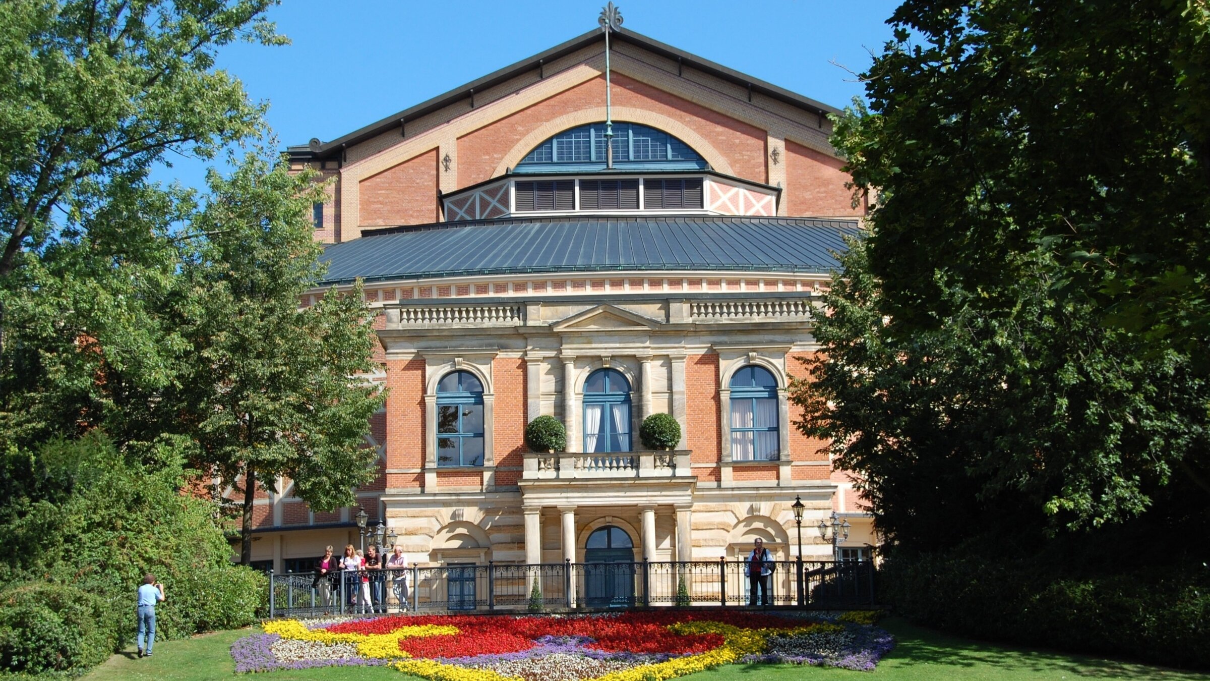 "Bayreuther Festspiele 2024 - Tristan und Isolde": Das Bayreuther Festspielhaus, in dem jährlich die Bayreuther Festspiele stattfinden.