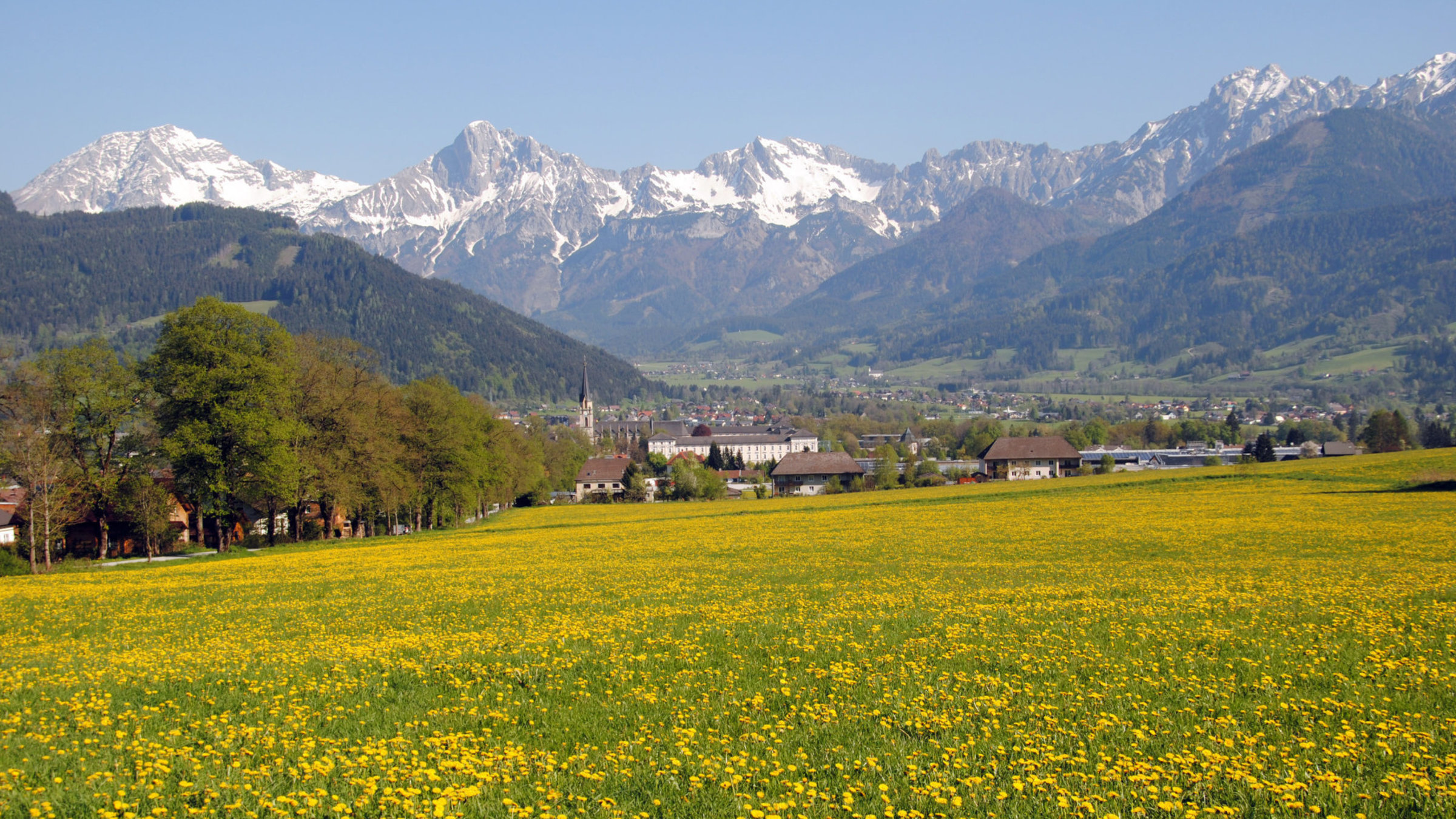 "Wilde Wasser, steile Gipfel: Das steirische Ennstal" - Stift Admont im Frühling.