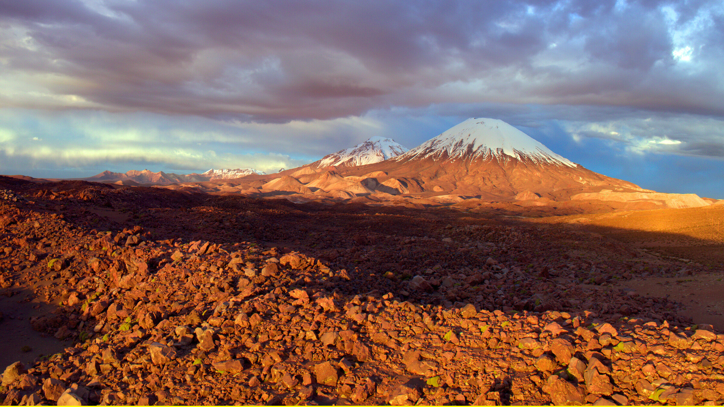 "Die Anden – Natur am Limit (2/3) - Wüstes Hochland": Der Vulkan Parinacota in Nord-Chile. Er liegt im Nationalpark Lauca in der West-Kordillere der Zentral-Anden.