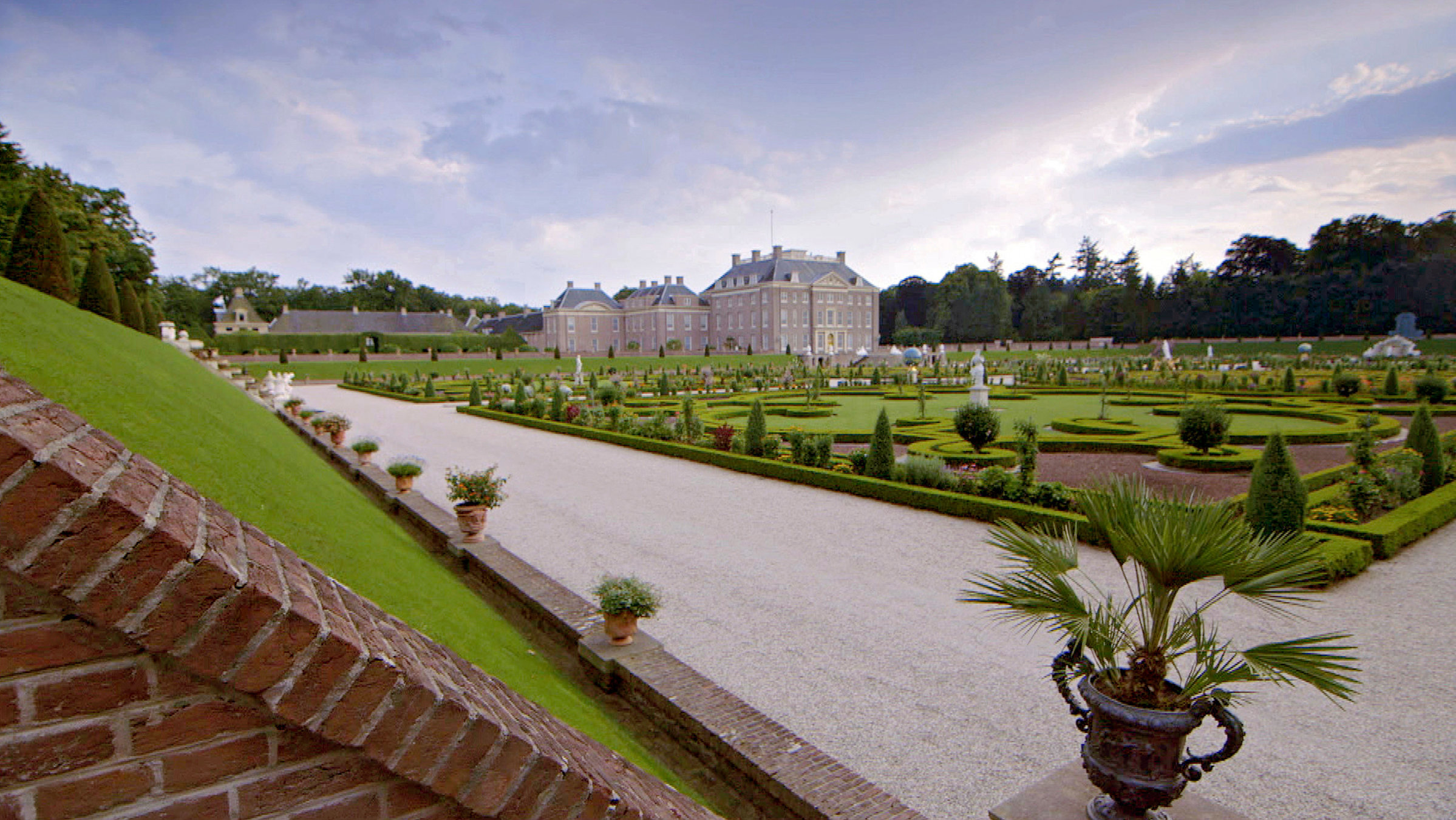 "Königliche Gärten - Het Loo - Das Versailles Hollands": Parterren in Het Loo mit Palast.