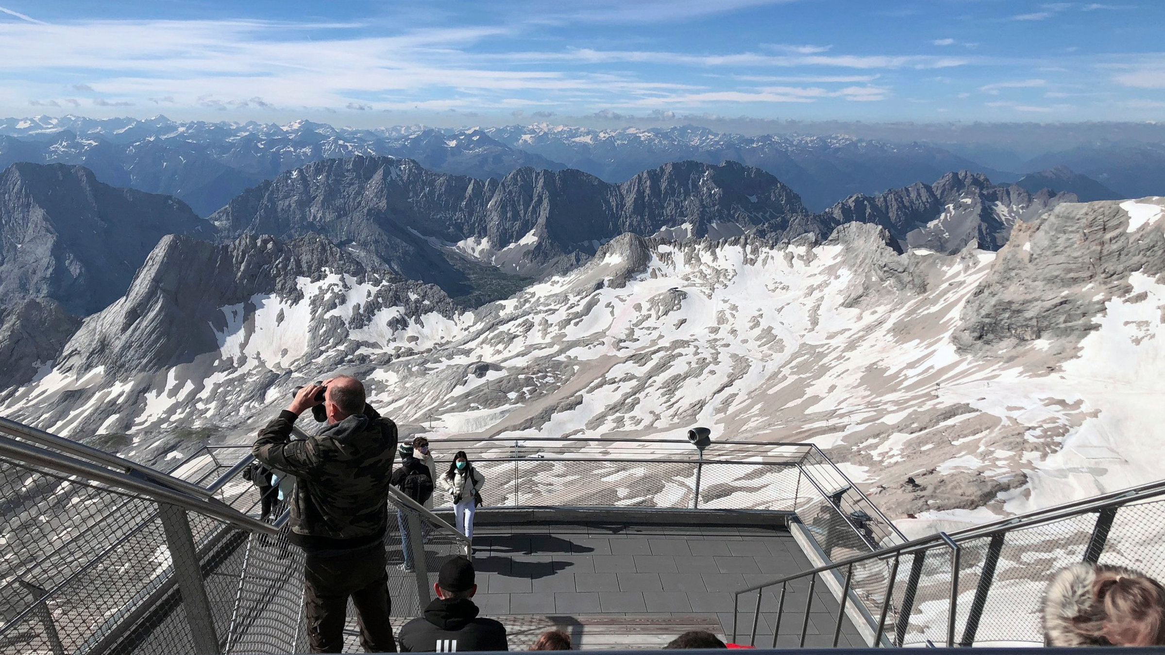 "Alpenjuwelen - Zu Fuß von der Zugspitze nach Bozen": Blick von der Zugspitze.