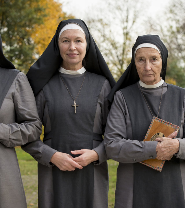 "Das Kloster bleibt im Dorf": Suzanne von Borsody (Schwester Johanne), Therese Hämer (Schwester Brionie), Gertrud Roll (Schwester Philippa) und Alina Levshin (Schwester Ruth).