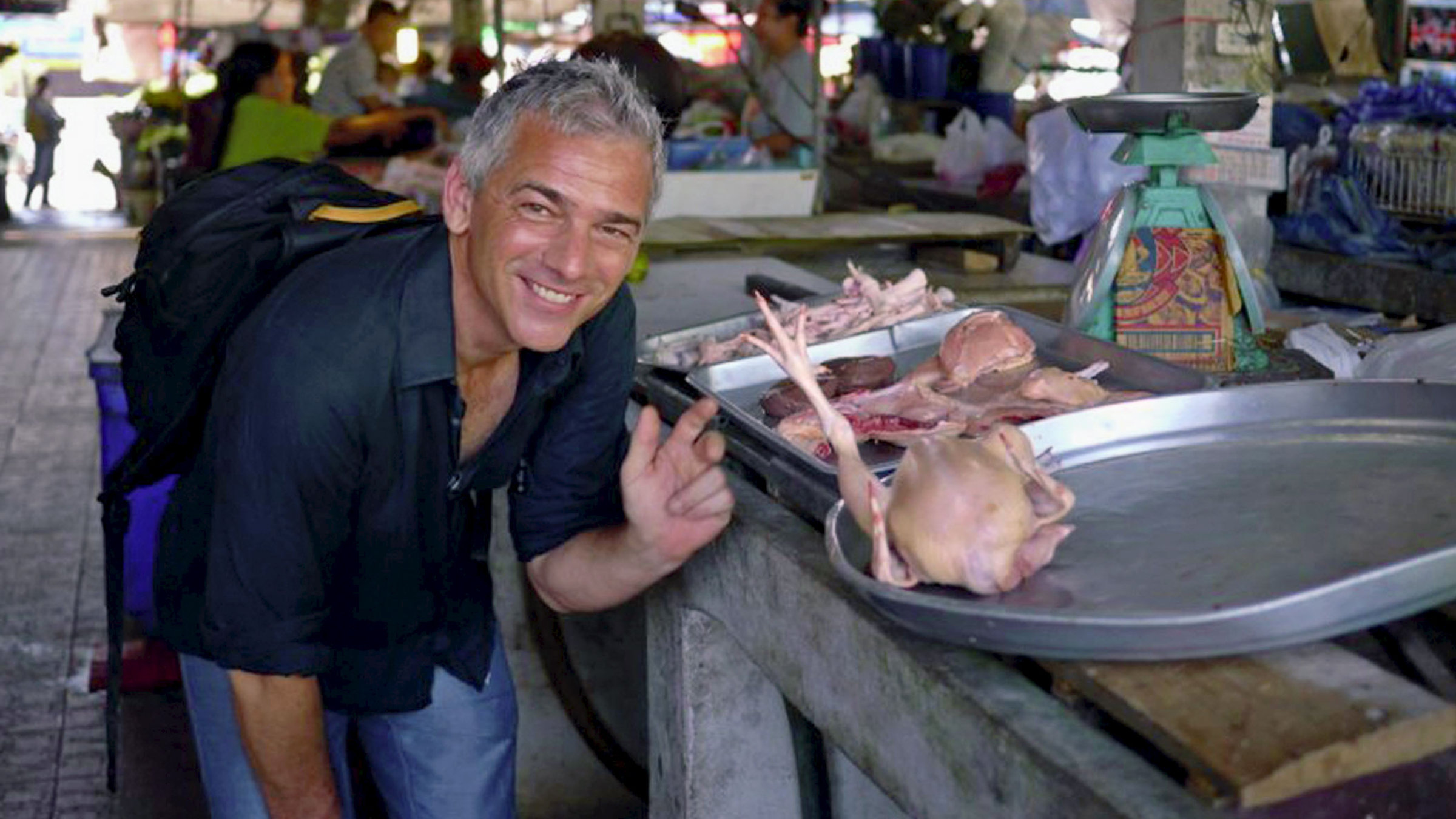 "unterwegs - Inselwelt Thailand" - Moderator Roland Luder auf dem Markt