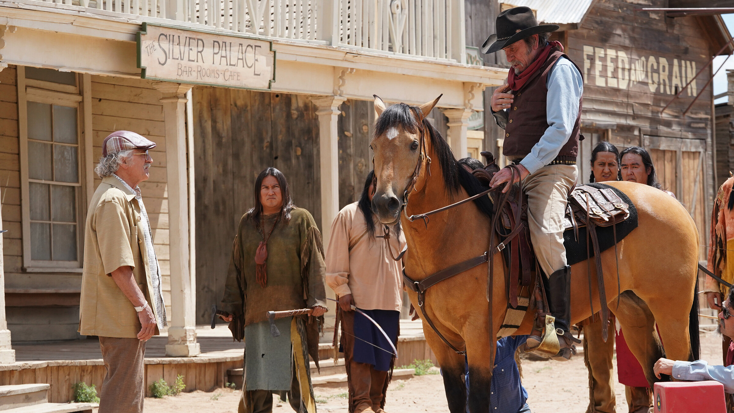 "Kings of Hollywood": Zwei der „Kings of Hollywood“: Tommy Lee Jones als Filmstar a.D. Duke Montana zu Pferde, und Robert de Niro als Filmproduzent Max Barber kurz vor der Pleite.