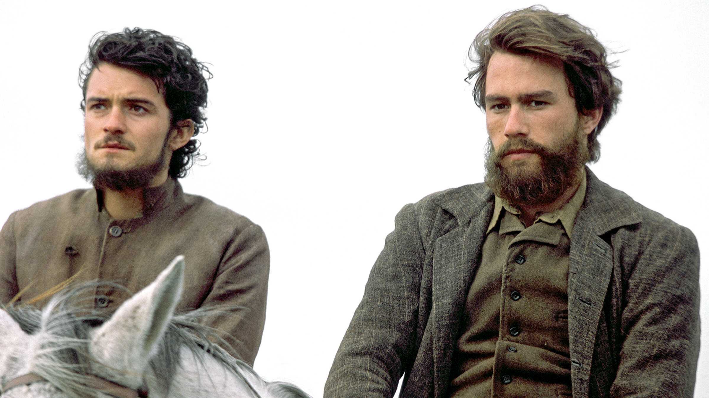 Ned Kelly (Heath Ledger, r.) und sein Freund Joe Byrne (Orlando Bloom) sind Gesetzlose.