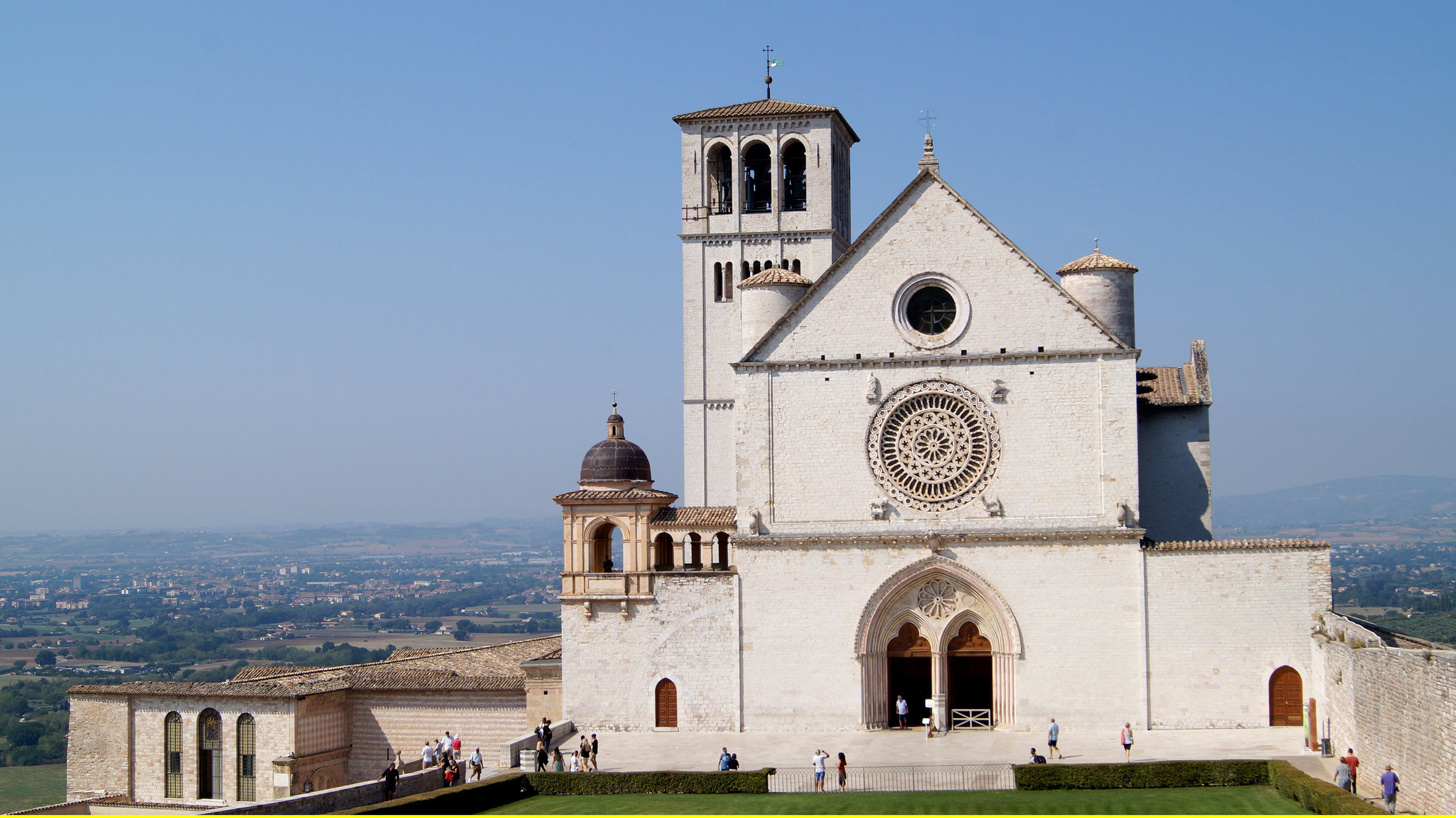 "Umbrien - Herz und Seele Italiens": Die Basilika San Francesco ist ein Wallfahrtsort. 23 schwere Erdbeben hat sie überlebt.