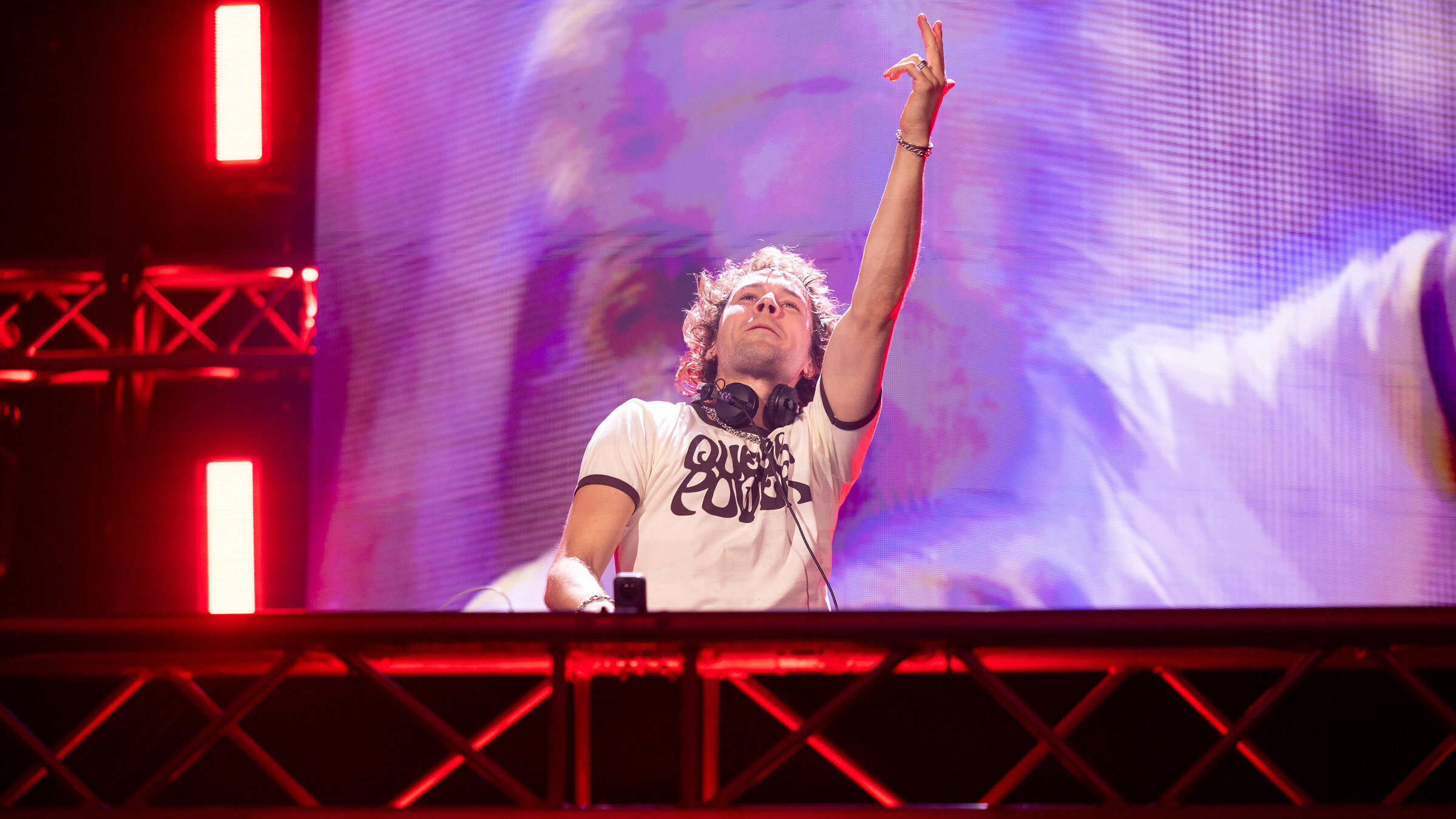 "SWR3 New Pop Festival 2025 - Felix Jaehn": Felix Jaehn legte bei der Cupra DJ Night im Kurhaus Baden-Baden auf. Felix Jaehn gehört zu den erfolgreichsten und gefragtesten DJs weltweit.