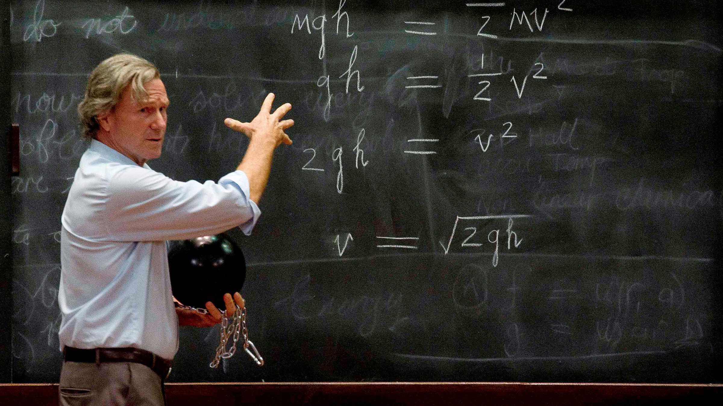 "Challenger - Ein Mann kämpft für die Wahrheit": Dr. Richard Feynman (William Hurt) ist ein renommierter Professor der Physik.