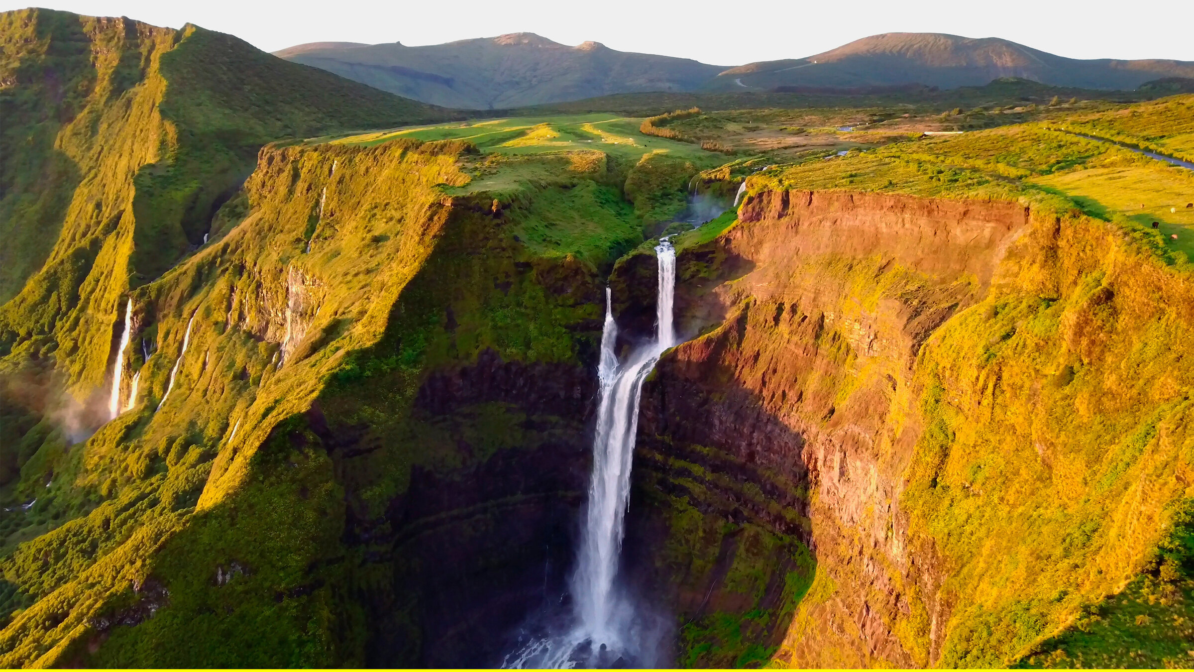 "Die Azoren - Grünes Paradies im Atlantik": Wasserfälle auf der Insel Flores.