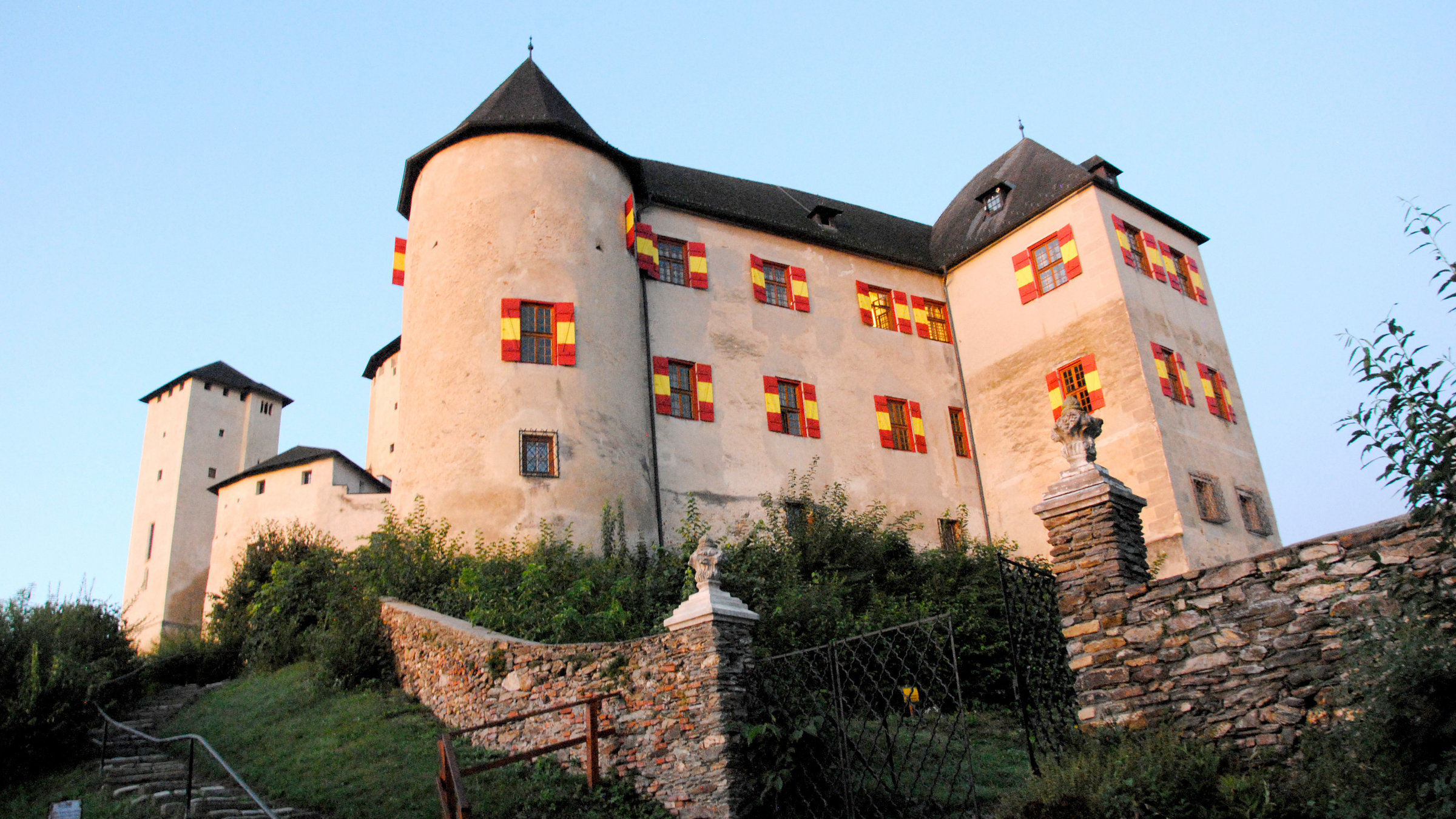 "Burgen und Schlösser in Österreich - Das Südburgenland": Burg Lockenhaus.