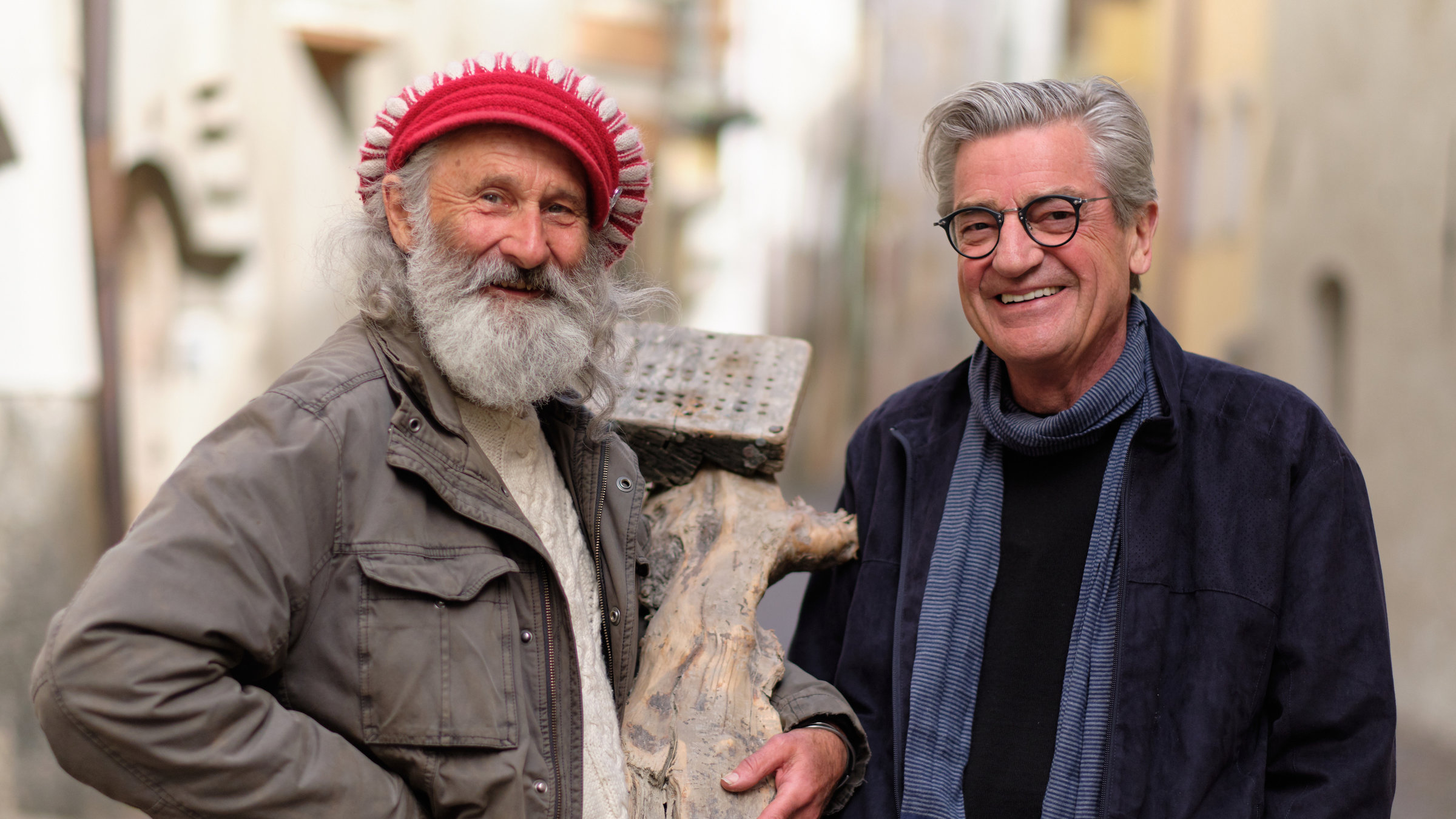 "Gernstl unterwegs in den Süden - Vom Zillertal zum Brenner": Franz X. Gernstl (rechts) mit Bildhauer Hermann Graber aus Hall in Tirol: „Ich bin so ein übriggebliebener Hippie“.