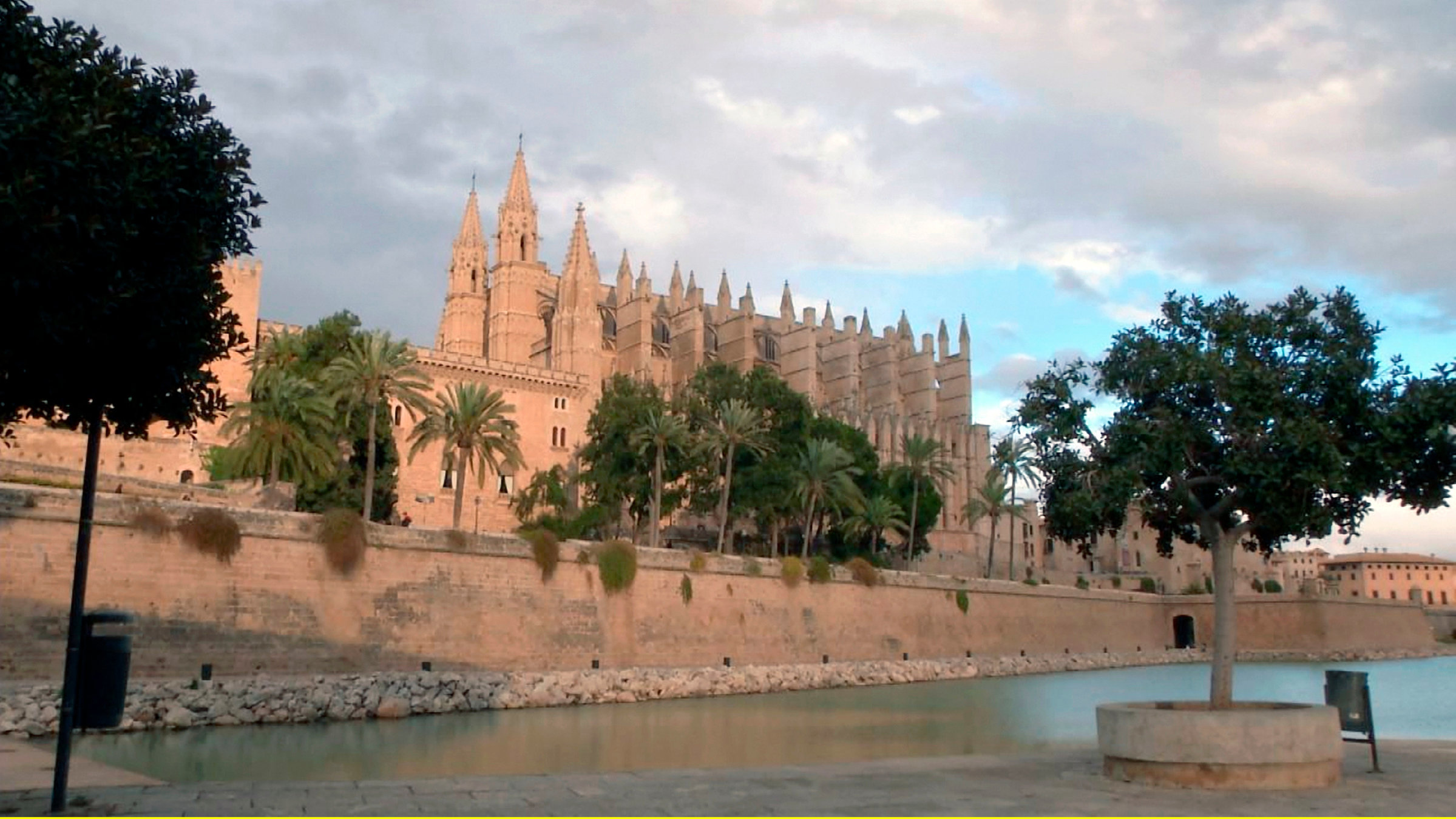 "Mallorcas stille Seiten - Inselerlebnisse im Frühjahr, Herbst und Winter": Blick auf die Kathedrale von Palma.