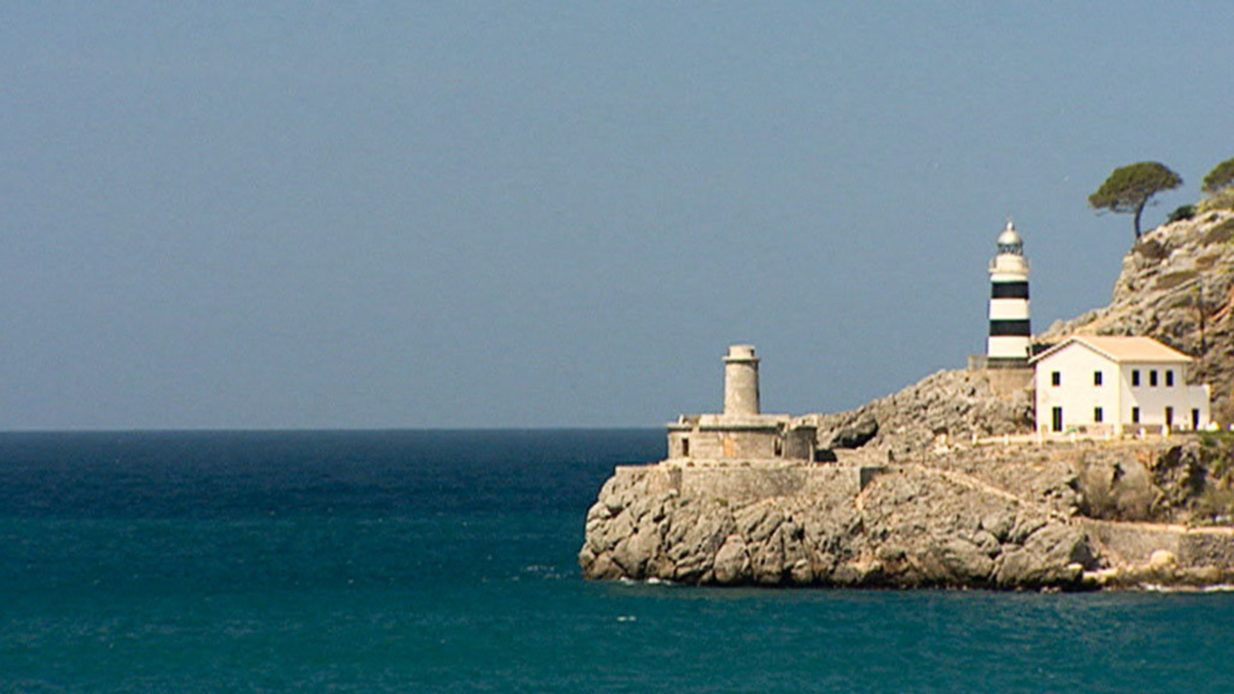 "Reisezeit: Traumhafte Ziele, Mallorca" -  Leuchtturm von Sóller.