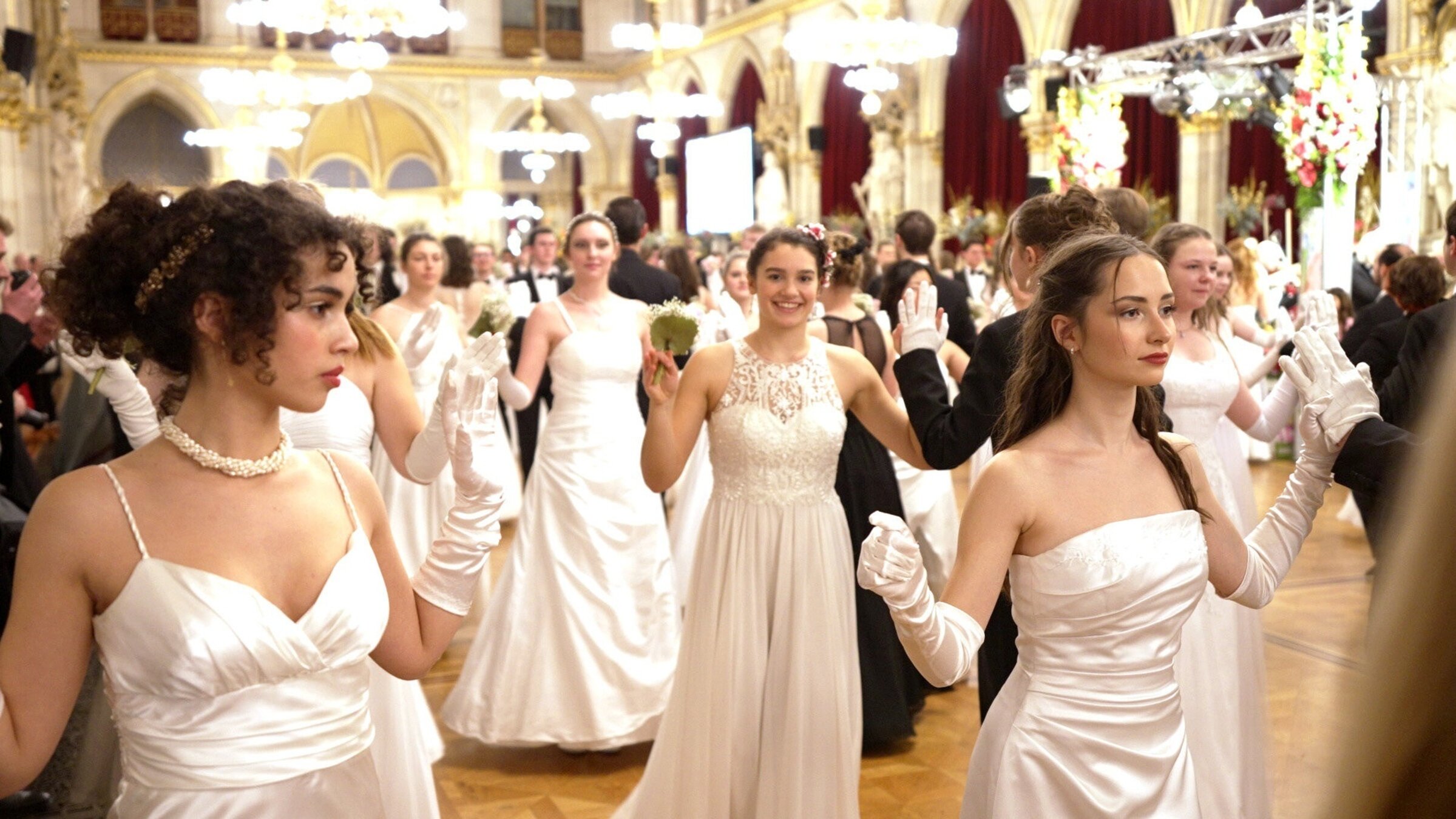 "Wiener Bälle - Die Welt des Walzerkönigs": Debütantinnen.