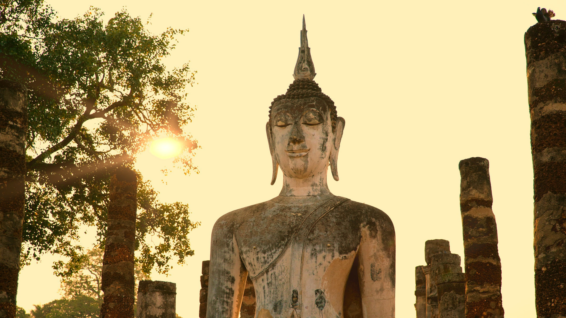 "Thailand - Ein Fest der Farben - Der Norden": Buddha-Statue in Sukhothai