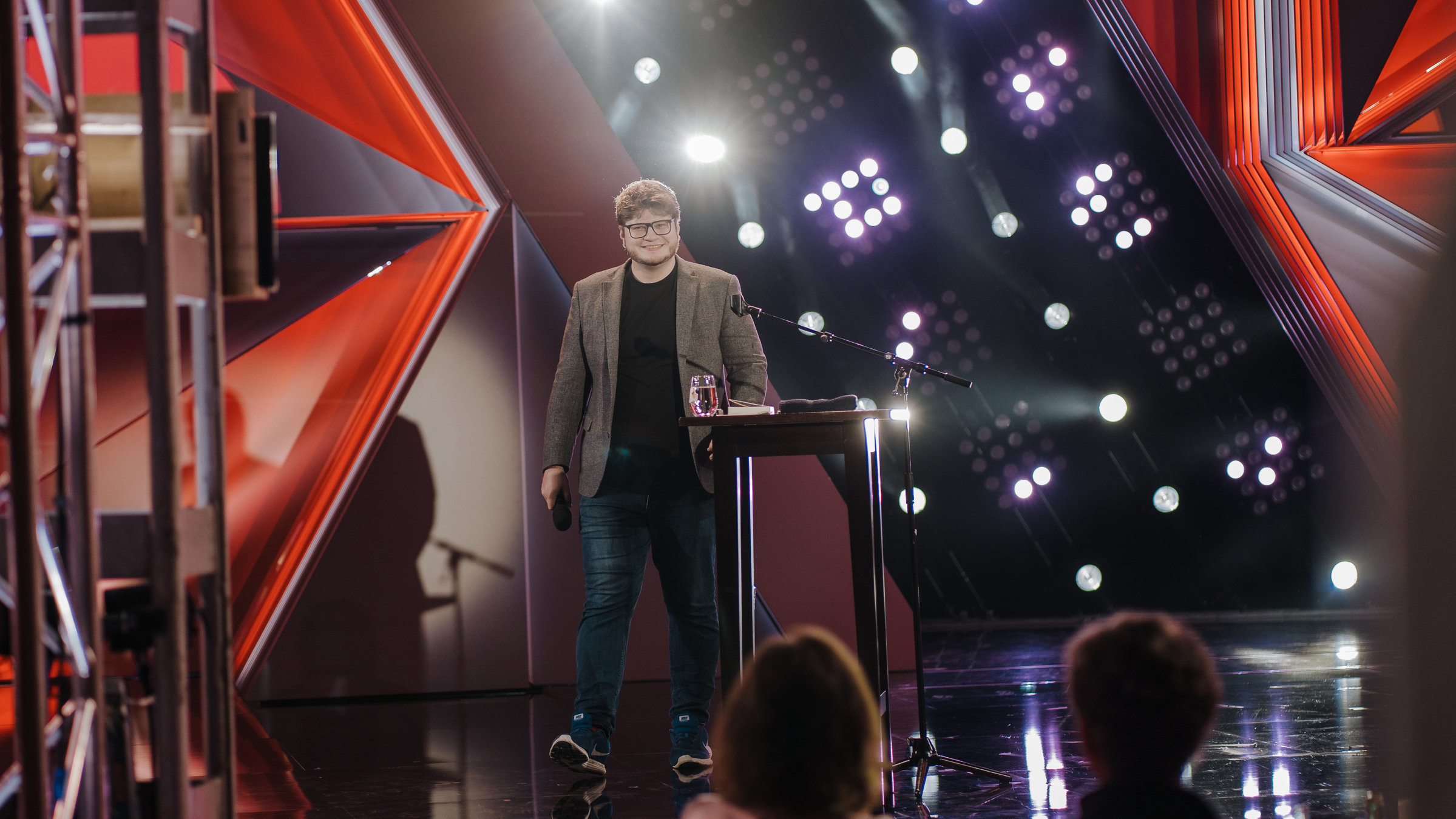 "Jan Philipp Zymny: surREALITÄT": Jan Philipp Zymny auf der Bühne