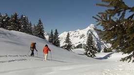 Berg und See in Eis und Schnee