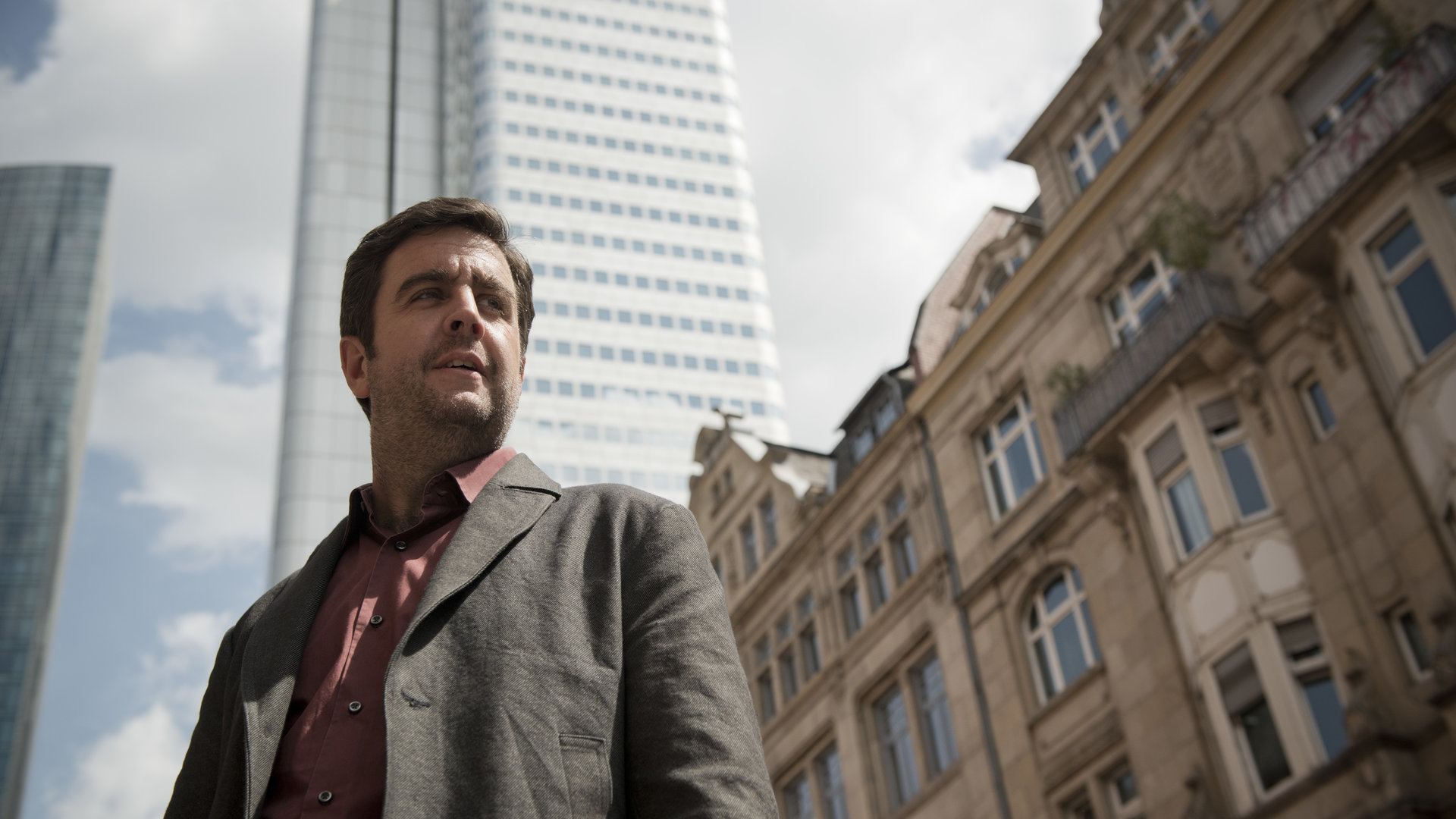 "Morgen hör ich auf - Schöner Schein": Jochen Lehmann (Bastian Pastewka) in der Frankfurter Innenstadt.