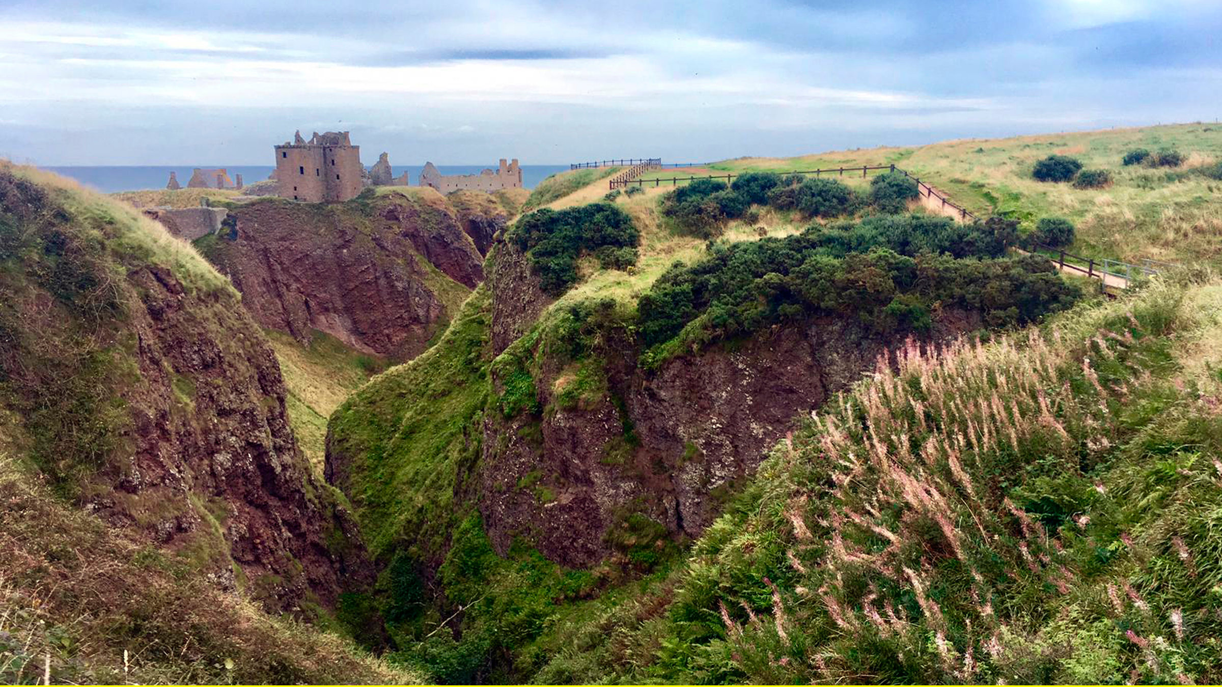 "Im Herzen Schottlands (2/2) - Mit dem Zug durch die Highlands": Dunnottar Castle bei Stonehaven.