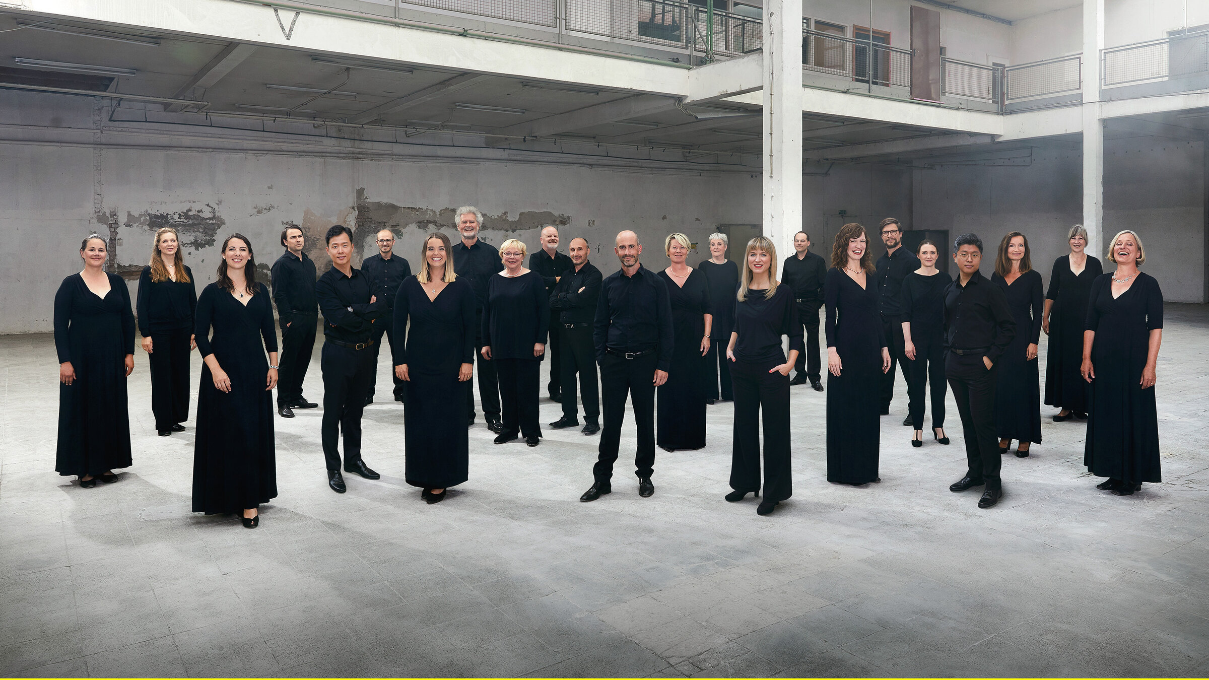 "NDR Vokalensemble singt Johannes Brahms": Das NDR Vokalensemble posiert für die Kamera.