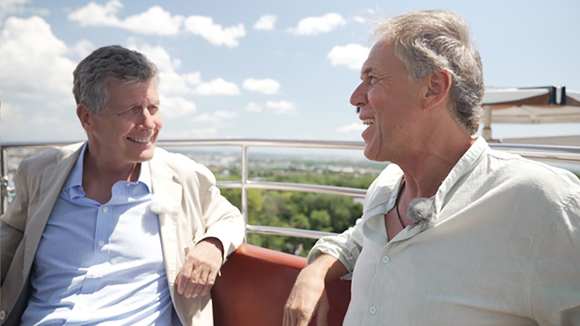 "Bezirksgeschichten (1/3) - Favoriten": Karl Hohenlohe lernt den Böhmischen Prater kennen – in Begleitung des Favoritner Liedermachers Harry Kucera .