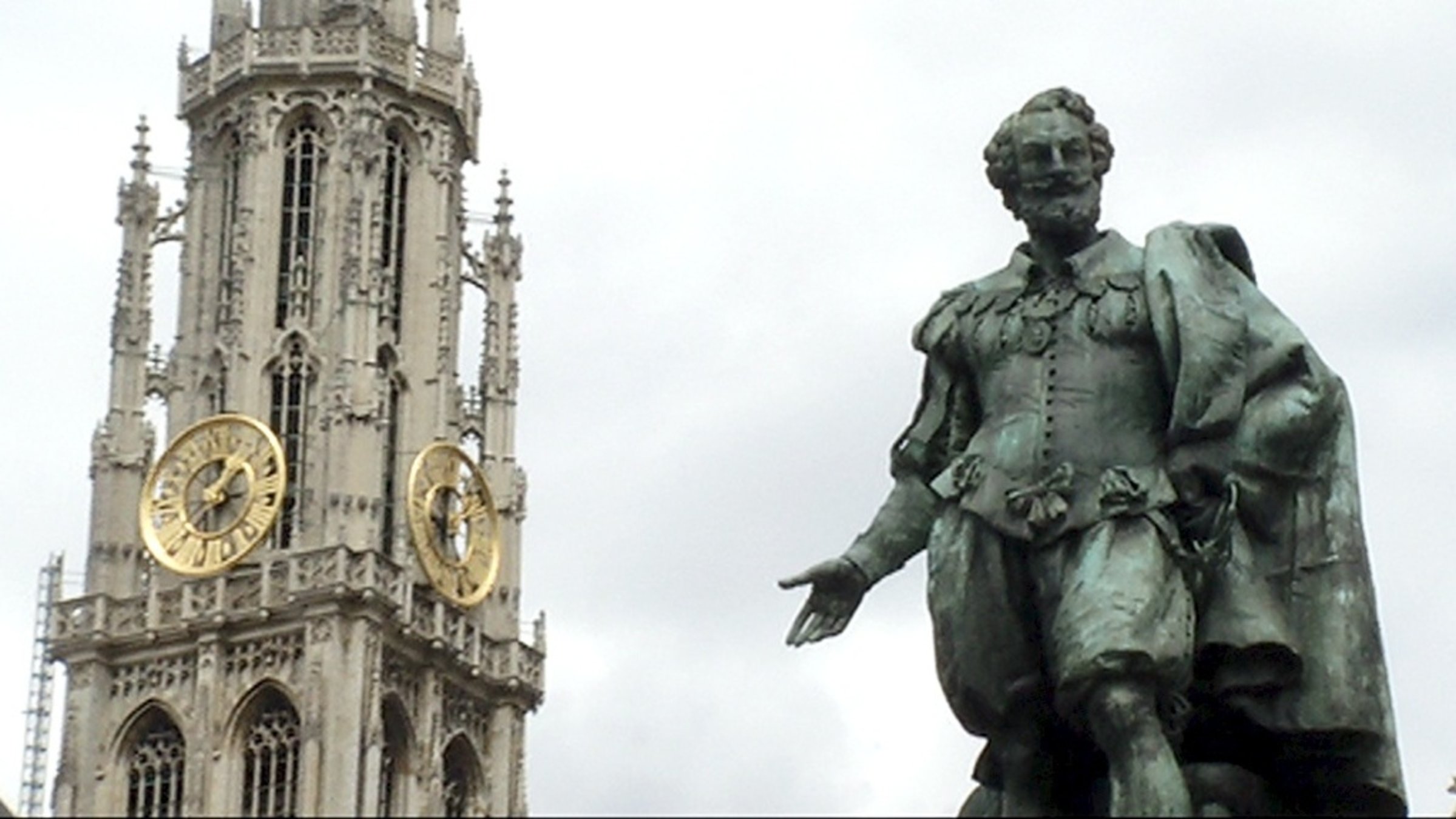 "Peter Paul Rubens - auf den Spuren eines Malergenies": Im Schatten der alles überragenden Liebfrauenkirche von Antwerpen hat Peter Paul Rubens - in Bronze - seinen angestammten Platz.