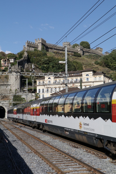 Traumhafte Bahnstrecken der Schweiz: Im "Gotthard<br/>Panorama Express" vom Vierwaldstättersee ins Tessin