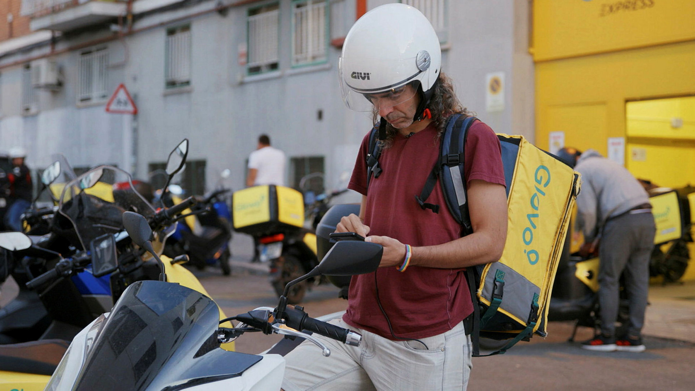 "Die App – Mein Chef": Fernando García Pallás arbeitet als Essenslieferant in Madrid.