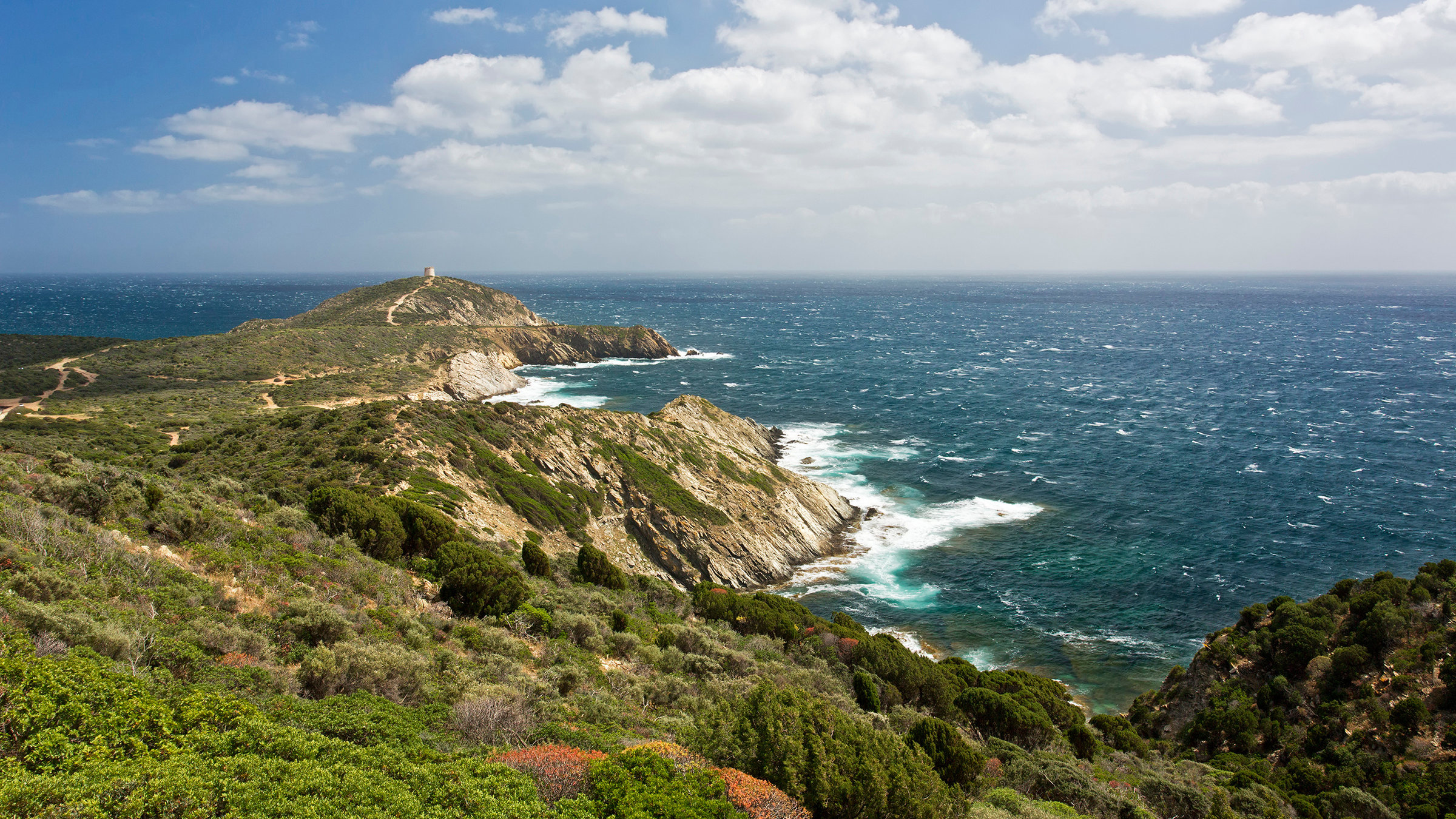"Wildes Italien (2/2) - Von Sardinien zu den Abruzzen": Sardinien gilt zu Recht als echtes Naturjuwel: Hier gibt es an der Küste noch weite, unverbaute Abschnitte.