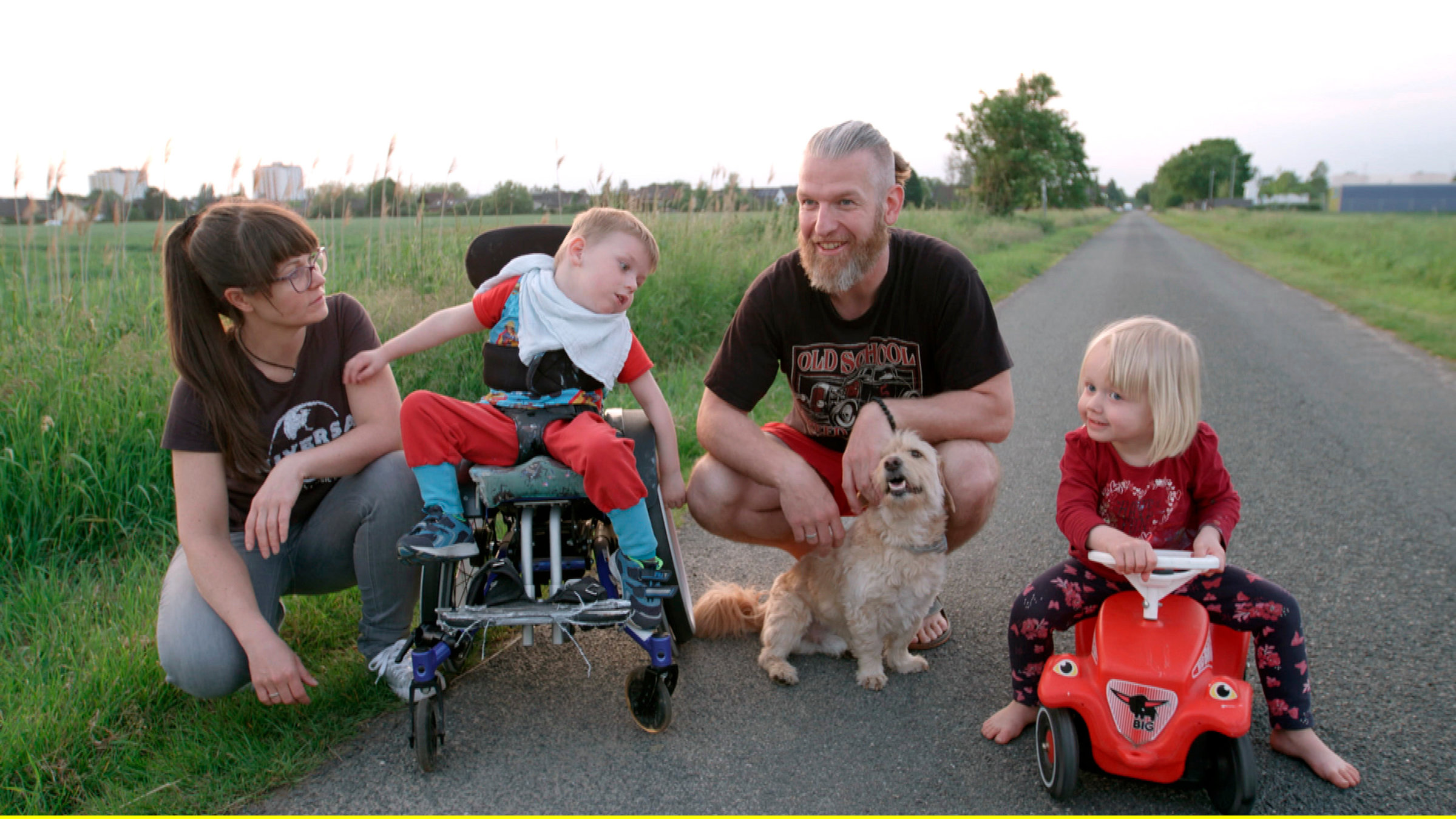 "Eltern in der Krise": Julia und Danielo und ihre Kinder blicken hoffnungsvoll in die Zukunft.