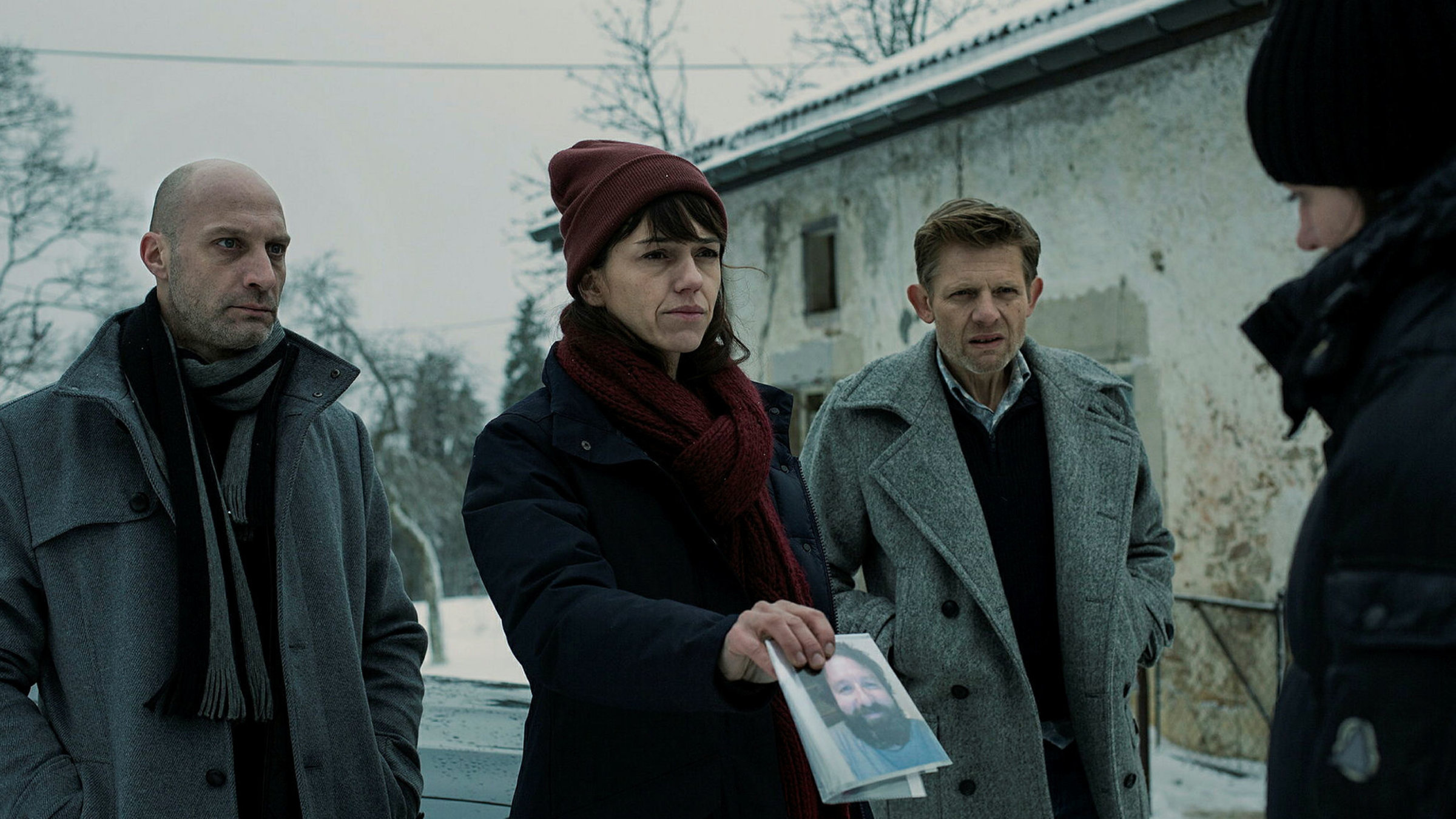 "Wilder III - Blindlings": Andreas Grötzinger (Michael Mettler), Sarah Spale (Rosa Wilder), Marcus Signer (Manfred Kägi) befragen Annina Butterworth (Ruth Bolliger).
