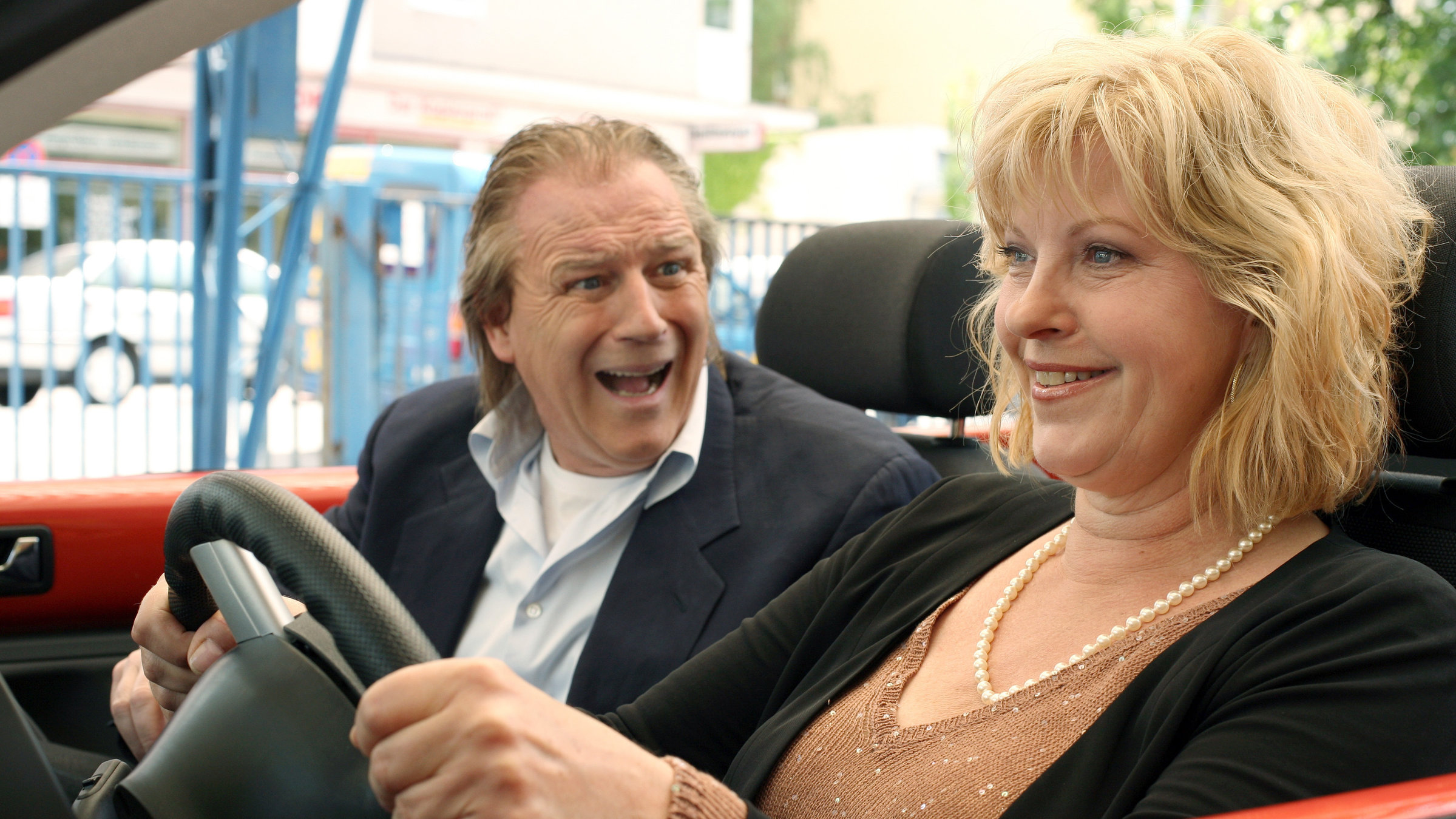 "Oben ohne - Vater kommt":  Alexander Goebel (Boris), Elfi Eschke (Sarah Horrowitz)