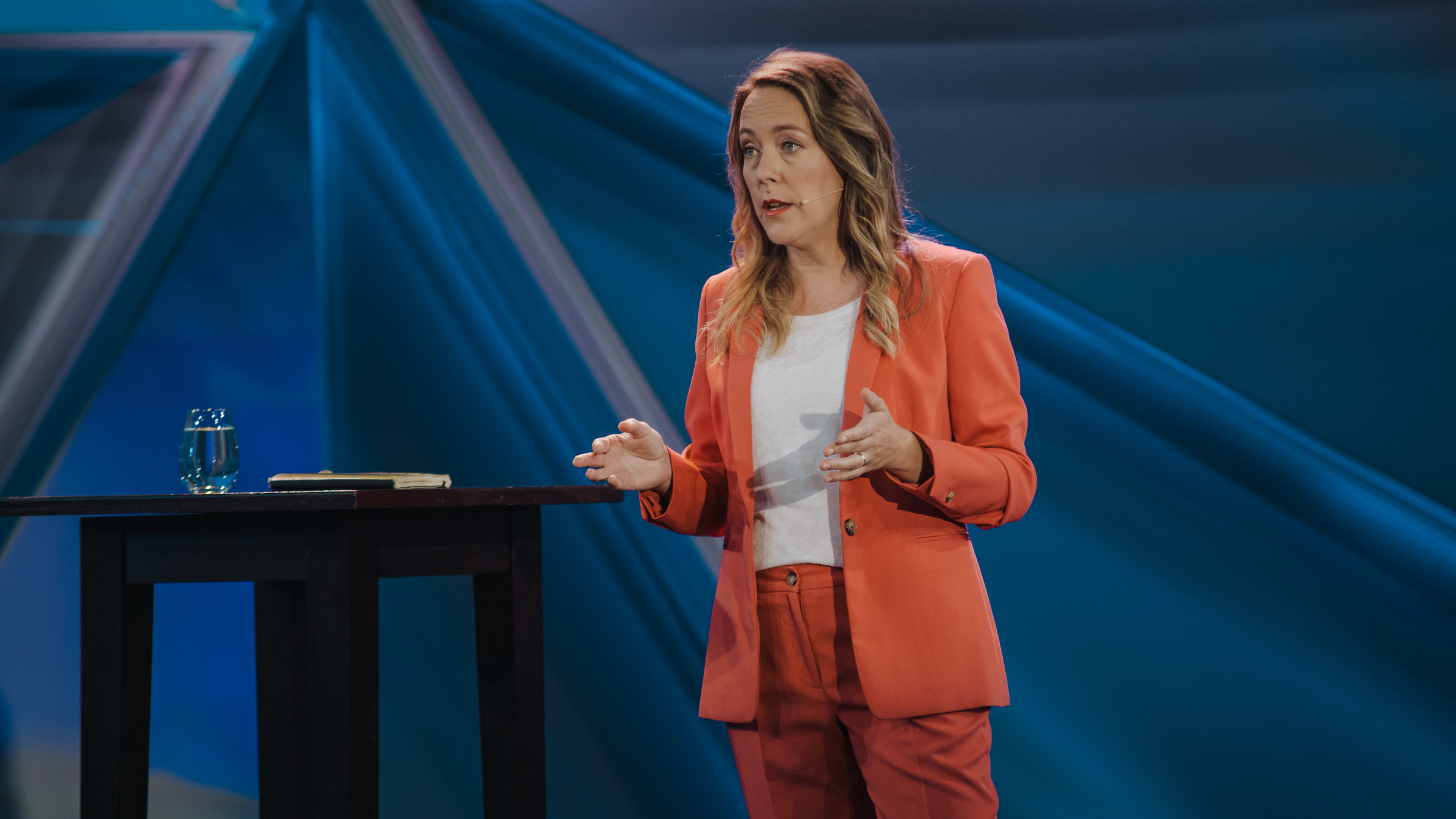 "Lisa Catena: Der Panda - Code": Lisa Catena auf der Bühne