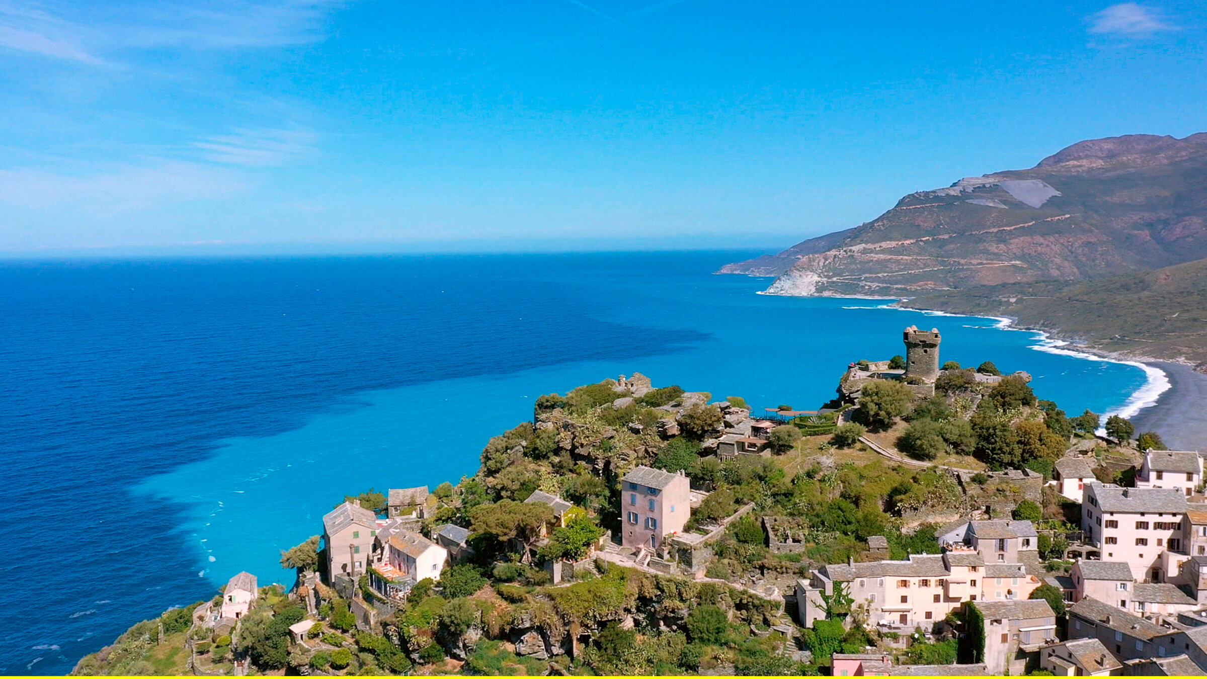 "mareTV: Korsika": Korsika verbindet grüne Berge und tiefblaues Meer: Das Hochgebirge im Inselinneren ragt bis zu 2.700 Meter in den Himmel.