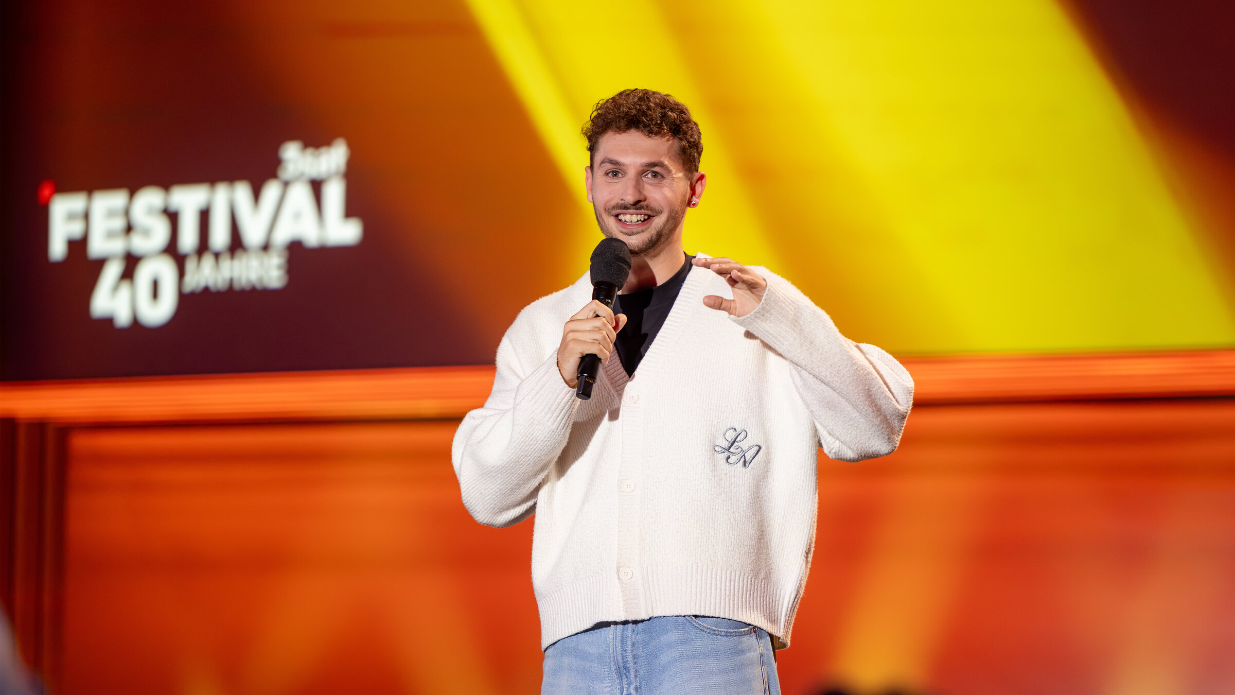 "Fabian Lampert: Einer dieser Abende": Fabian Lampert auf der BÃ¼hne.