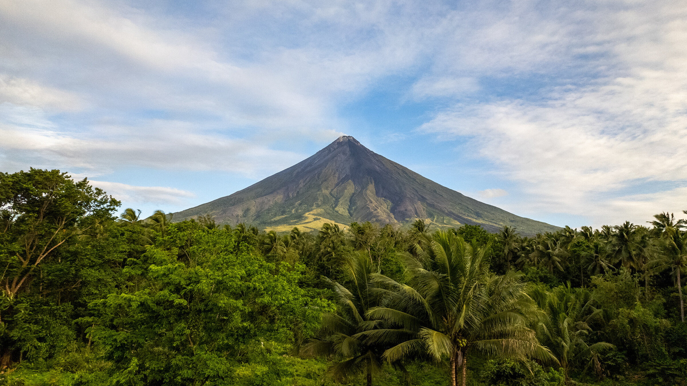 "Inselwelt Philippinen (2/3) - Gefährliche Vulkane auf Luzon": Der Mayon ist der aktivste Vulkan auf den Philippinen. Regelmäßig bricht er aus.
