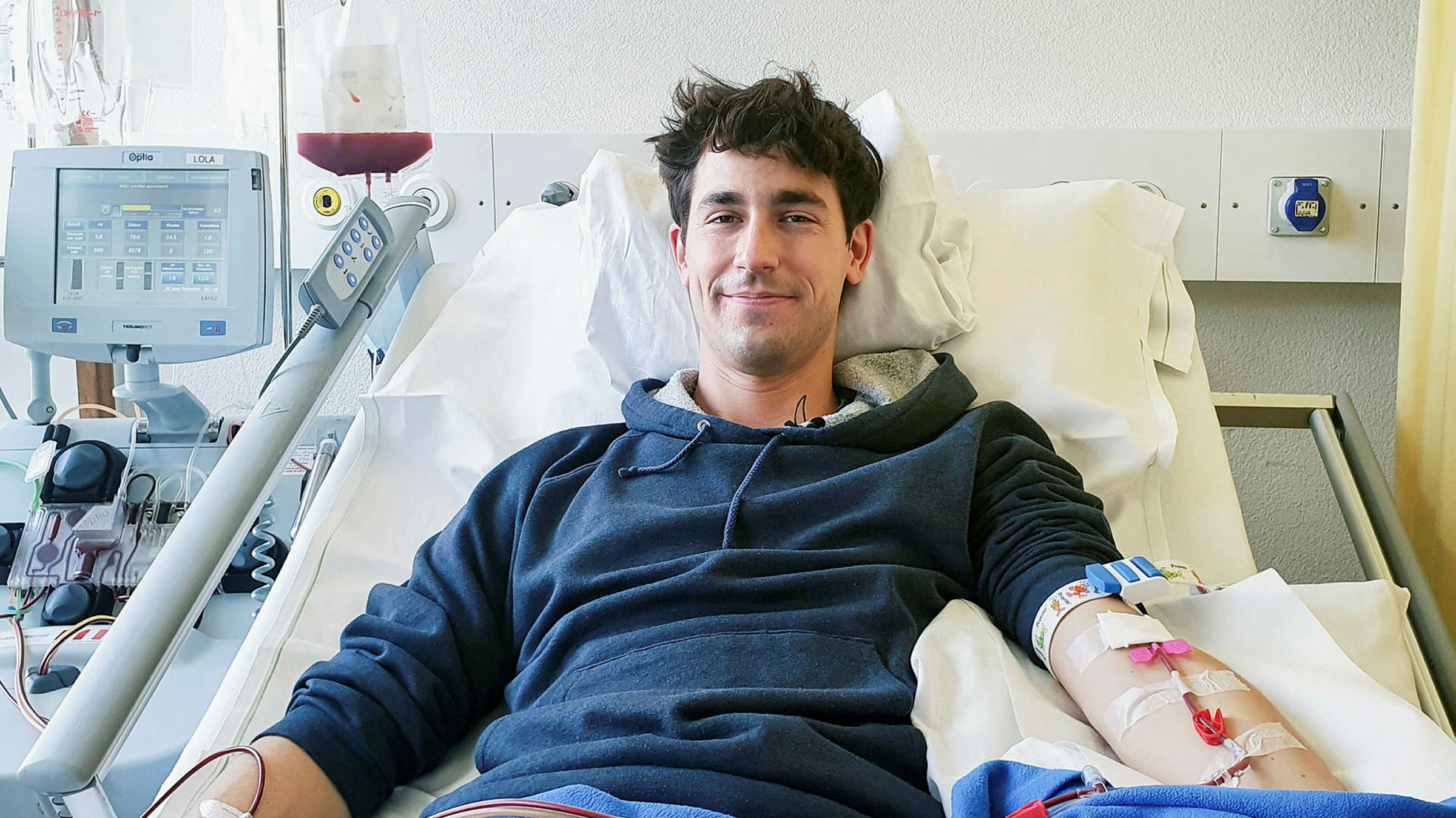 "Lebensrettende Stammzellen – Wie ich zum Spender wurde": Reporter Christoph Muggler bei der Blutstammzellspende im Unispital Zürich.