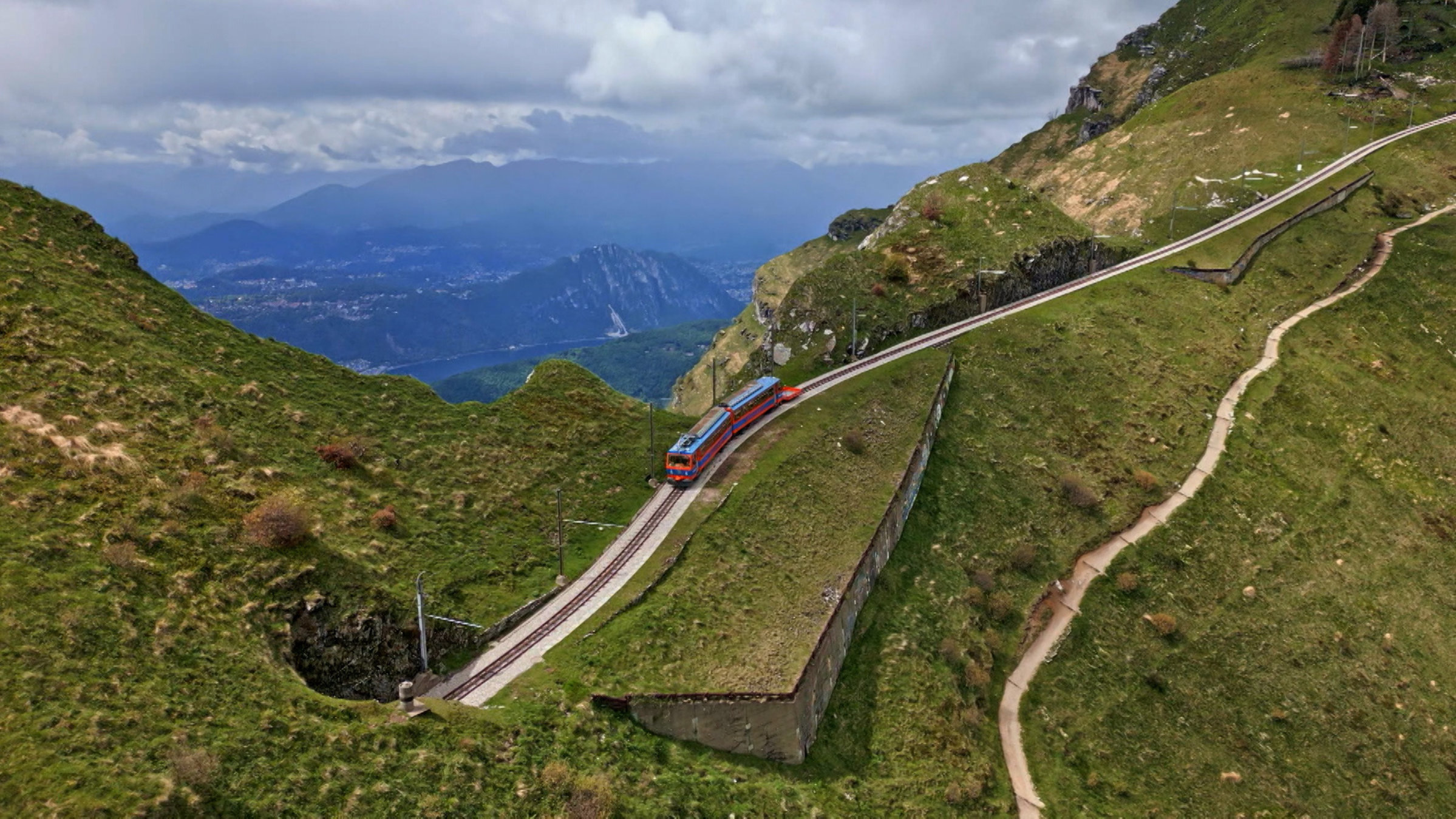 "Spektakuläre Bergbahnen der Schweiz II (4/4) - "Monte Generoso" – Die Großzügige": Zug.