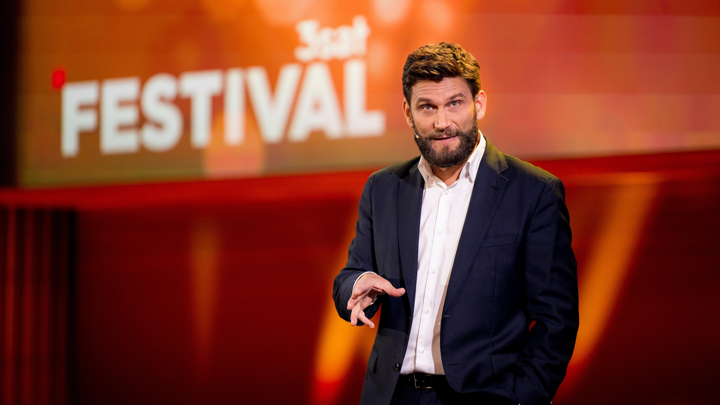 "Christian Ehring: Antikörper": Christian Ehring auf der Bühne.