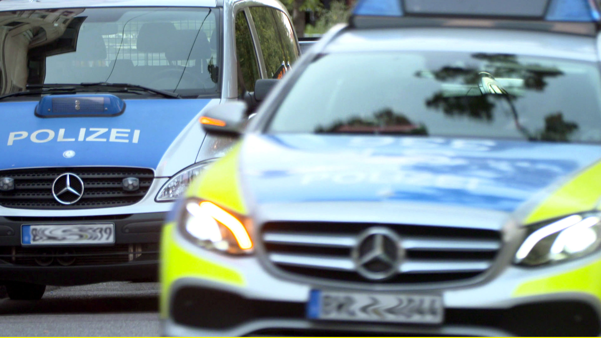 "Staatsgewalt": Streifenwagen aus dem Fuhrpark der Berliner Polizei.