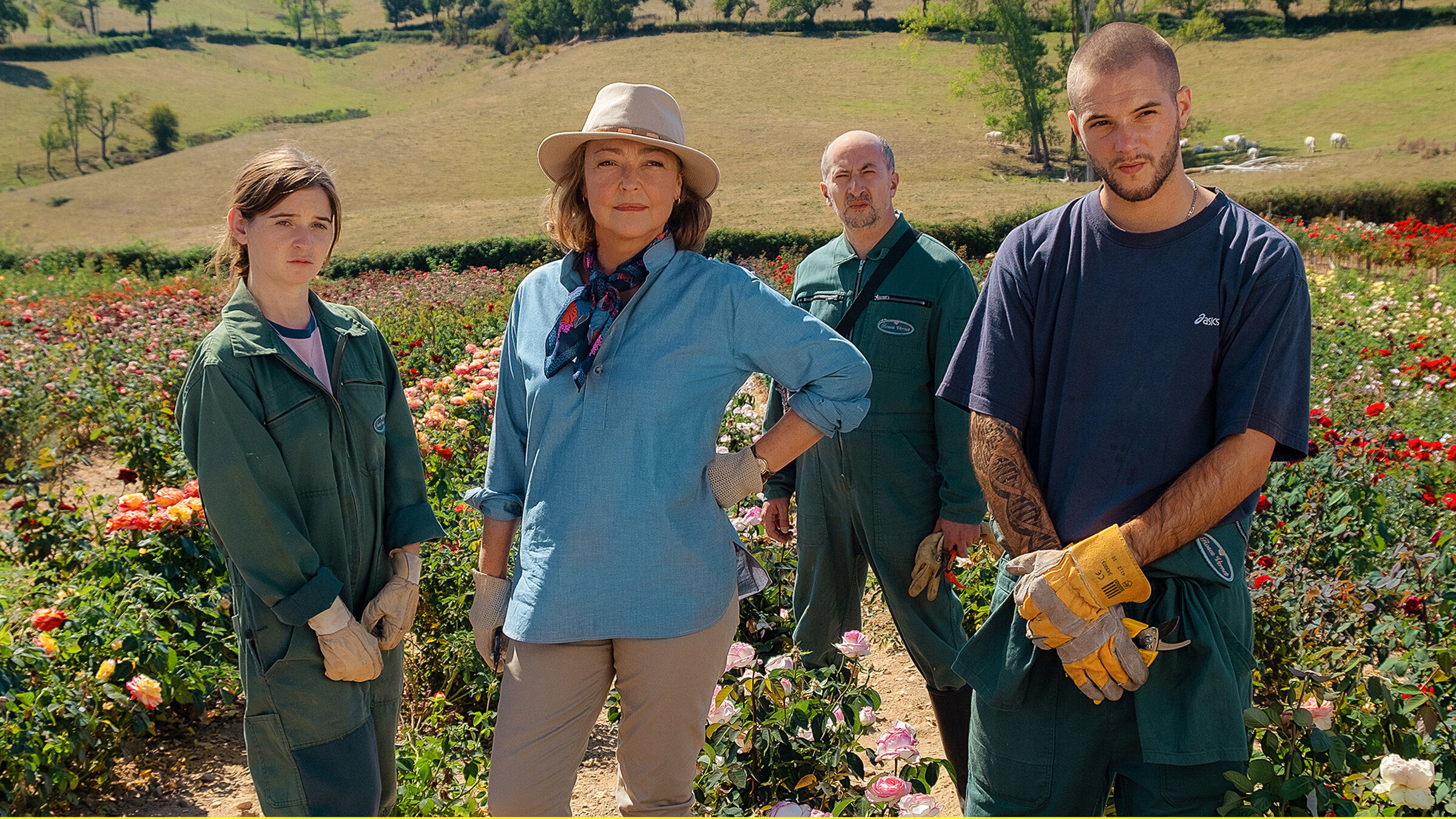 "Der Rosengarten von Madame Vernet": Madame Vernet (Catherine Frot) mit ihrem neuen Helfer-Trio: Nadège (Marie Petiot, li.), Samir (Fatsah Bouyahmed) und Fred (Melan Omerta, re.).