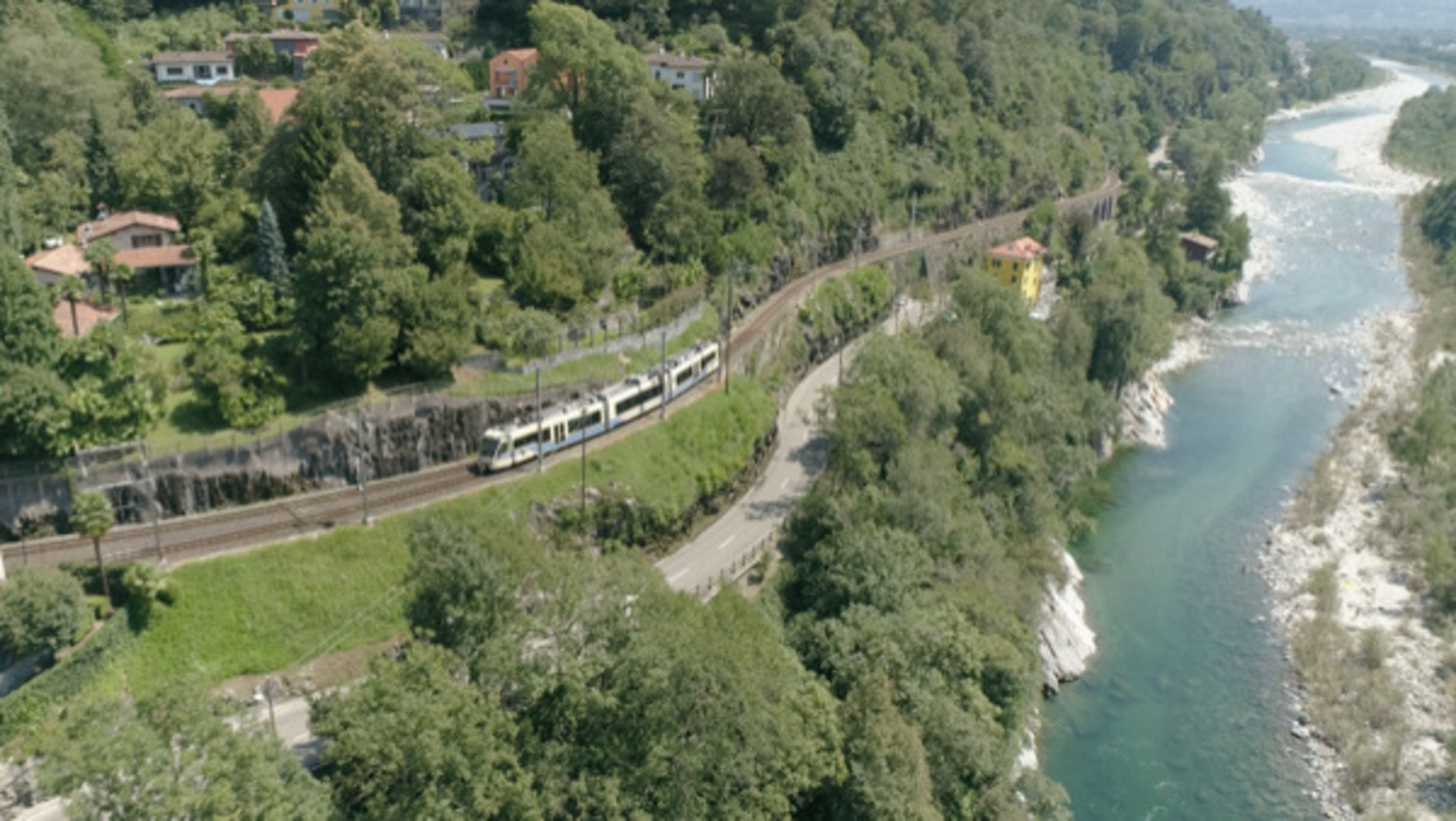 "Traumhafte Bahnstrecken der Schweiz": Im Centovalli Express durch den Süden der Schweiz von Locarno bis nach Domodossola in Italien