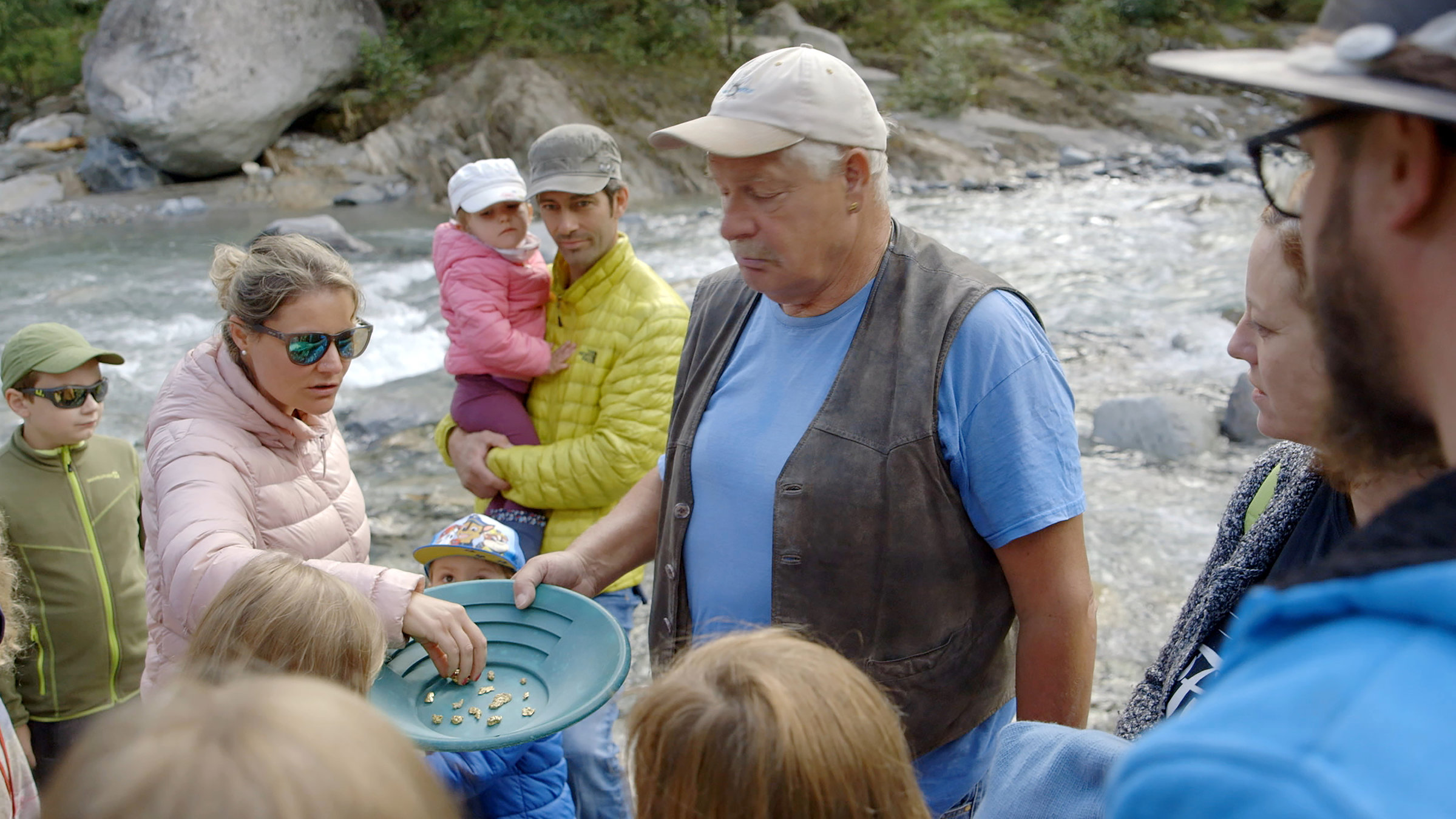"Schweizer Flussgeschichten - Am Rhein (3/4)": 1) Wertvolles Rheingold.