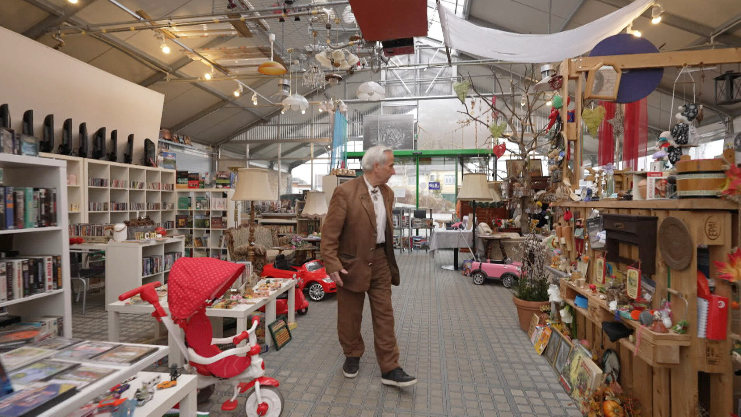 "Kostbares und Kurioses - Eine Reise durch die  Welt der Sammler": Gerhard Sautner besucht einen Flohmarkt.
