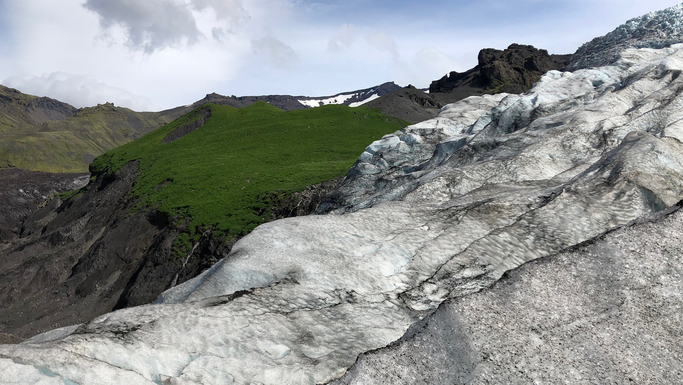 "Islands eisige Riesen": Das Eis geht zurück, Island wird grüner: Die steigenden Temperaturen verändern die Landschaft rund um Europas größten Gletscher Vatnajökull.