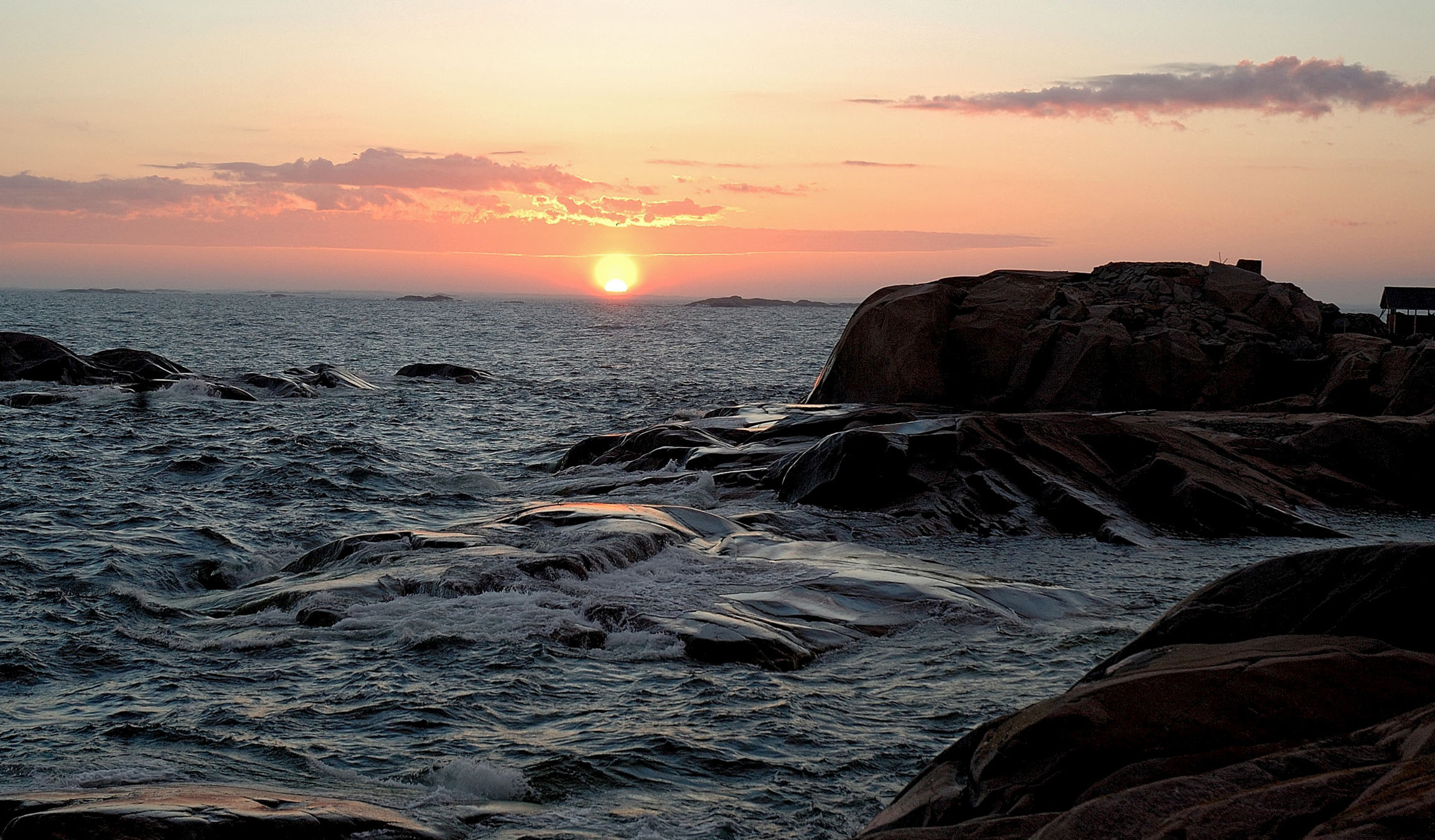 "Reisewege Finnland: Der Südwesten und seine Inselwelten" - Sonnenuntergang auf dem Schärenmeer, einem Nationalpark mit ca. 2.000 Inseln.