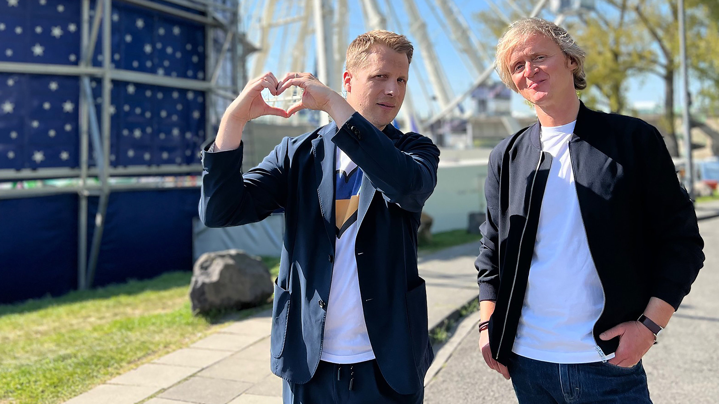 "Kurzstrecke mit Pierre M. Krause - Oliver Pocher nutzt seinen Promistatus aus": Achtung, Achtung: Polizeichef Pocher ist heute auf seinem Mini-Polizei-Autoscooter unterwegs und verteilt Anzeigen an übergriffige Comedians! Denn heute hat auch ein Mann von Ruhm auf dem Rummel Platz. Wer sein Idol auf dem heimischen Jahrmarkt trifft, bei dem pochert das Herz schonmal höher.