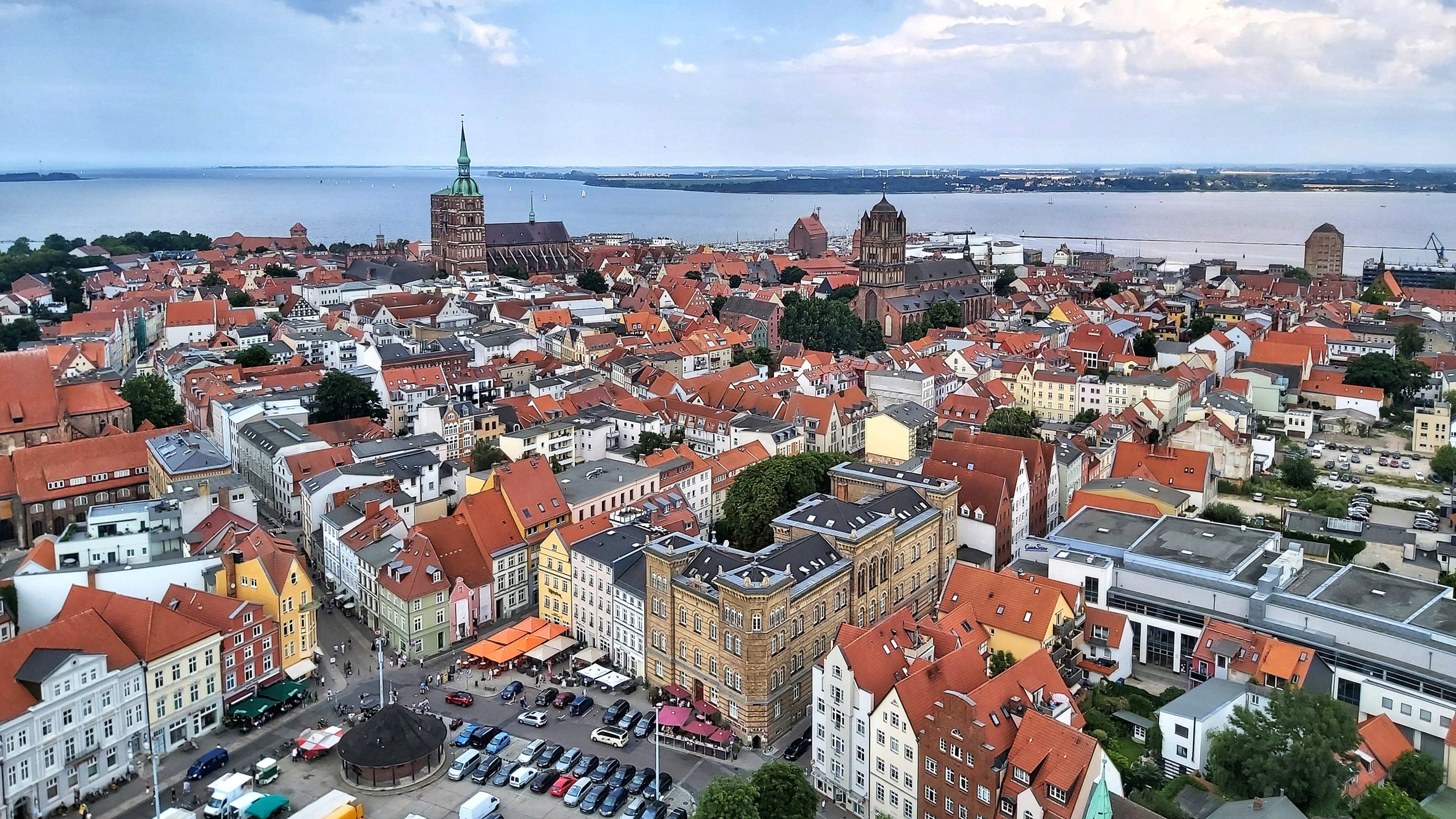 "Stralsund, da will ich hin!": Blick von Sankt Marien nach Rügen.