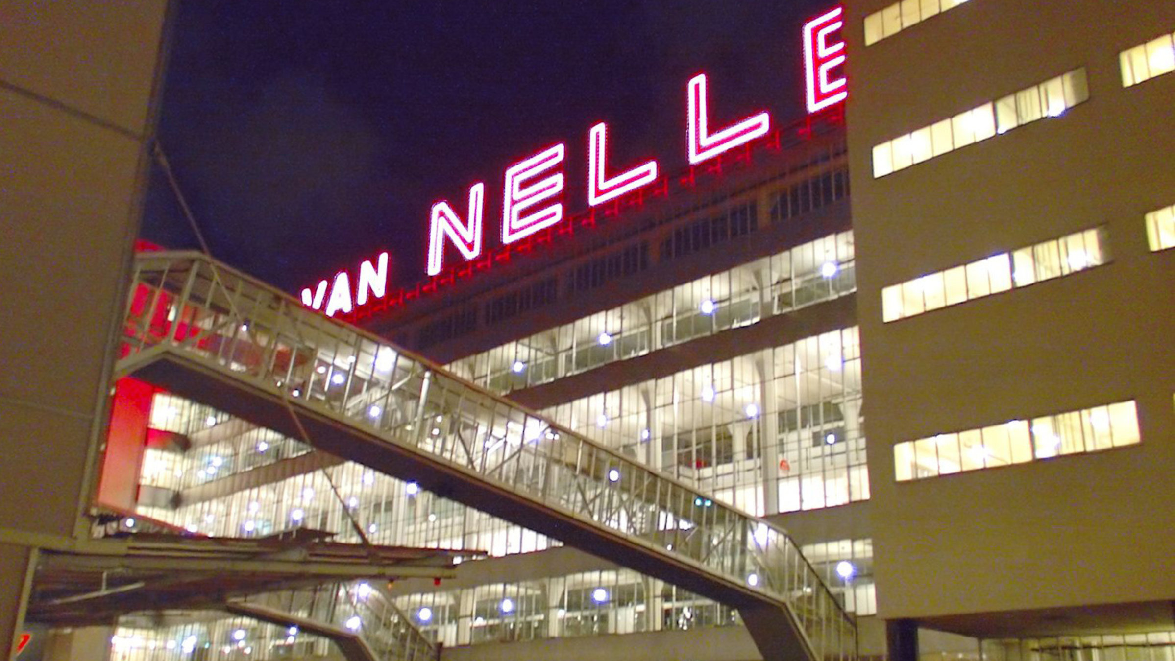 "Schätze der Welt - Erbe der Menschheit: Die Van-Nelle-Fabrik in Rotterdam, Niederlande":  Die Van-Nelle-Fabrik von außen.