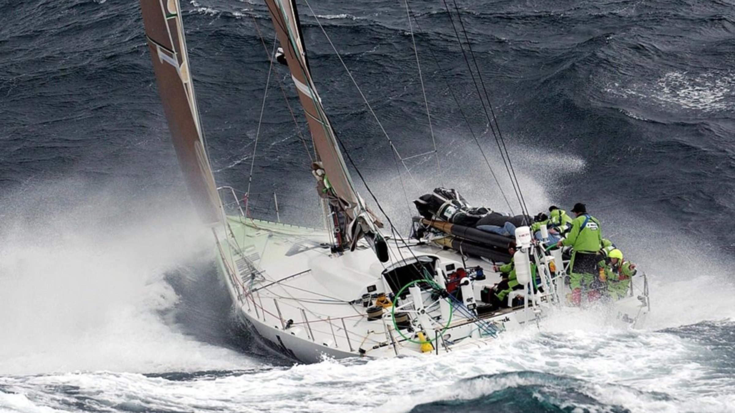 "Faszinierende Erde, Staffel 2 (5/6) - Wind": Segelboot in aufgewühltem Meer.